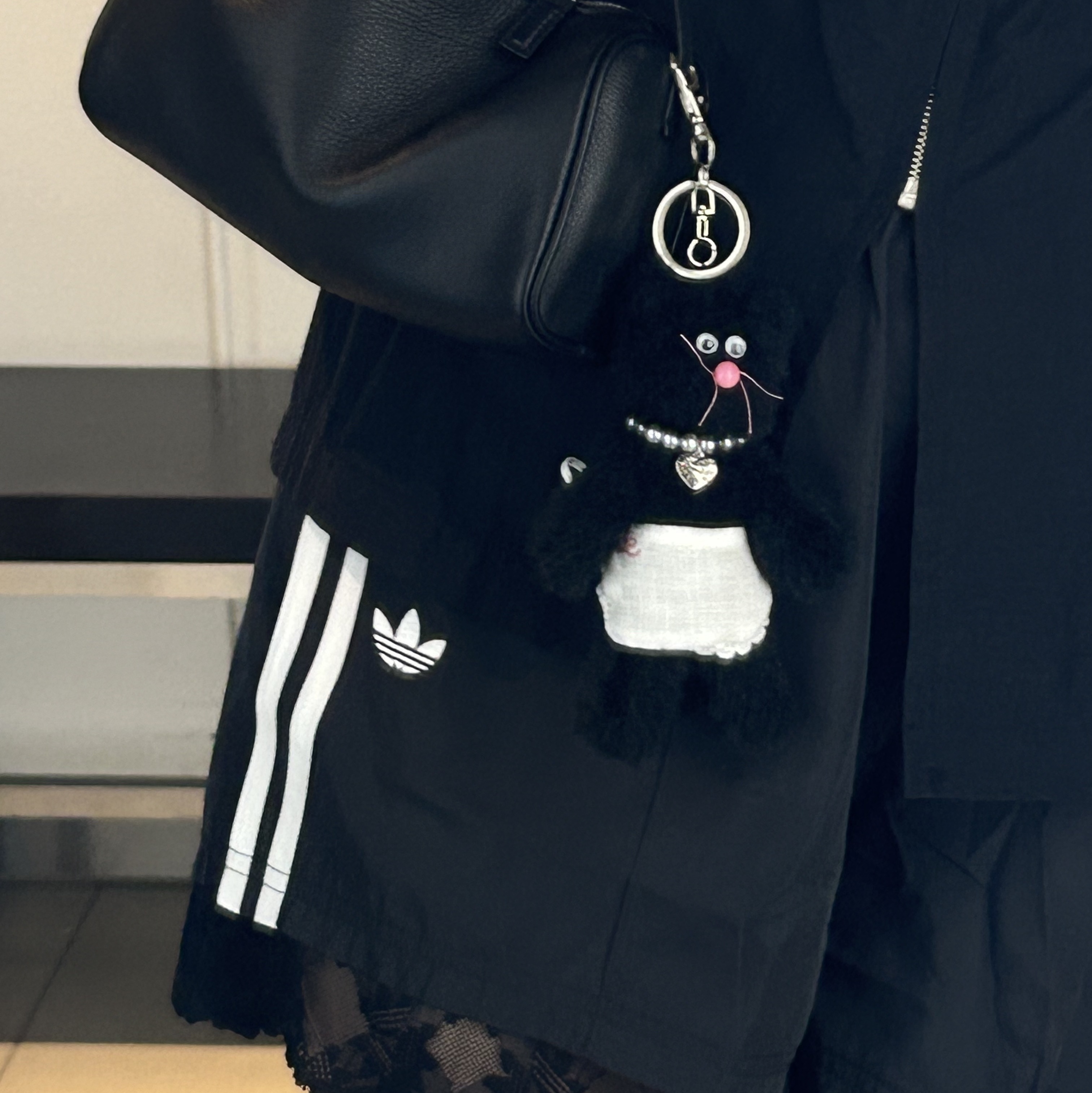 The Row 90's Bag in Leather Black, STU x Monamhee Stu 착용 스타일