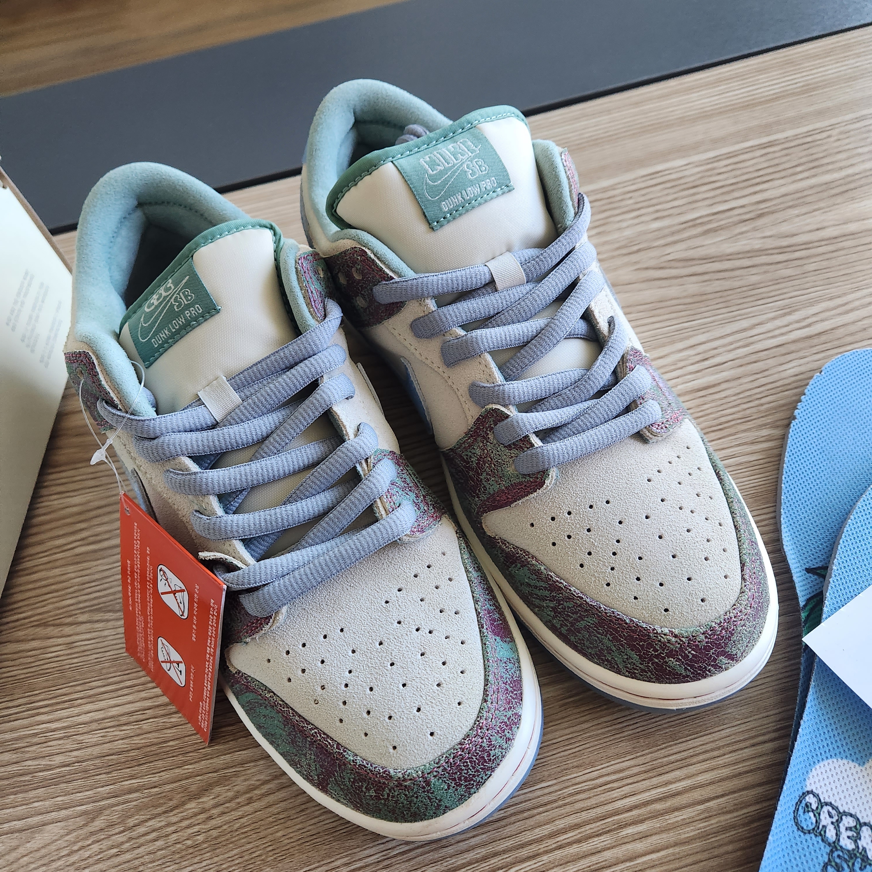 Nike x Crenshaw Skate Club SB Dunk Low Sail Light Blue Cedar 착용 스타일 - 1