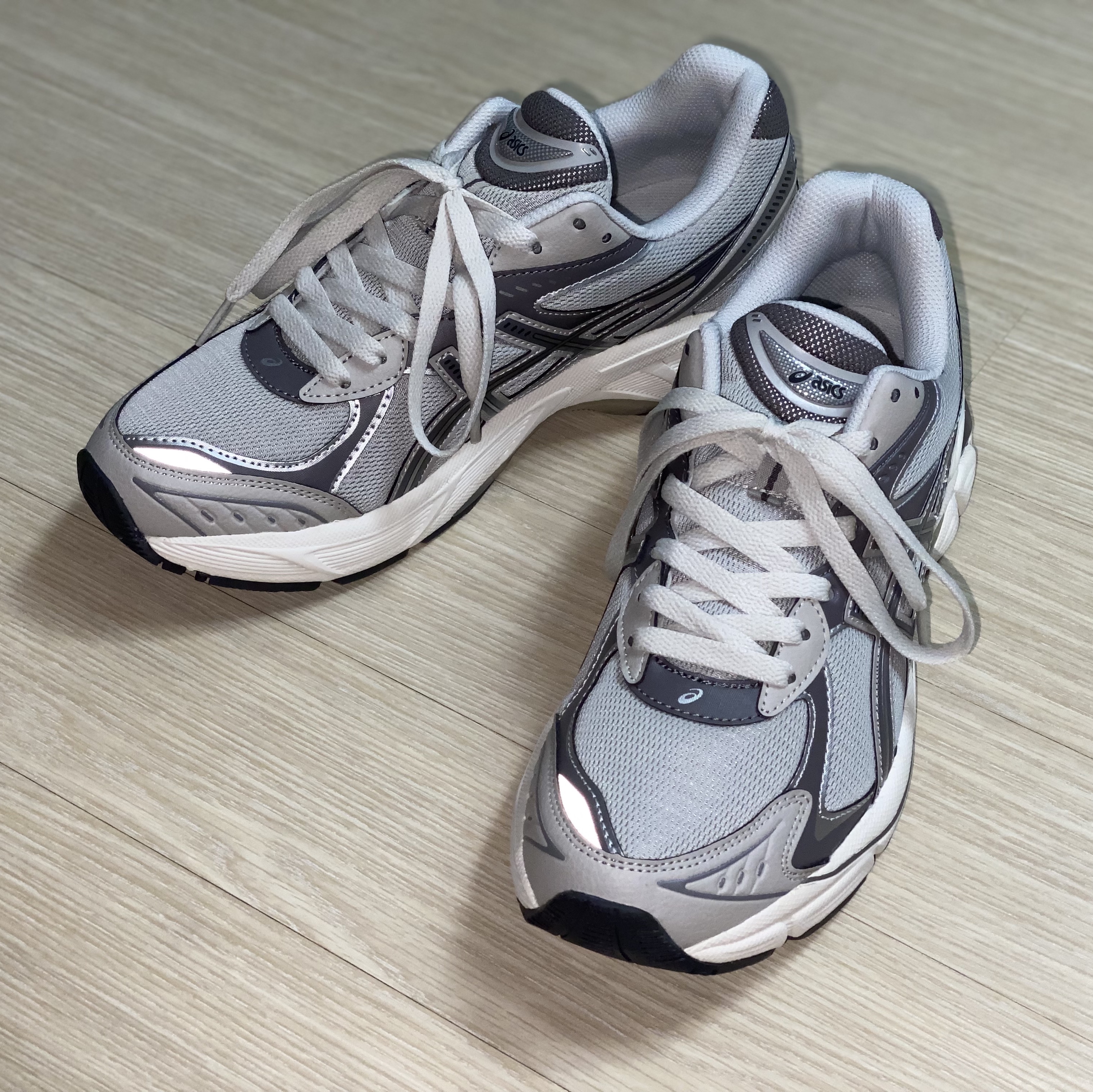 Asics GT-2160 Oyster Grey Carbon 착용 스타일 - 2