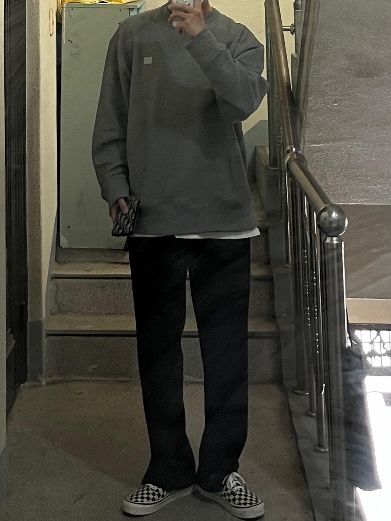 Acne Studios Fonbar Face Crewneck Sweatshirt Light Grey Melange, Dior Bi-Fold Card Holder Beige & Black Dior Oblique Jacquard 착용 스타일