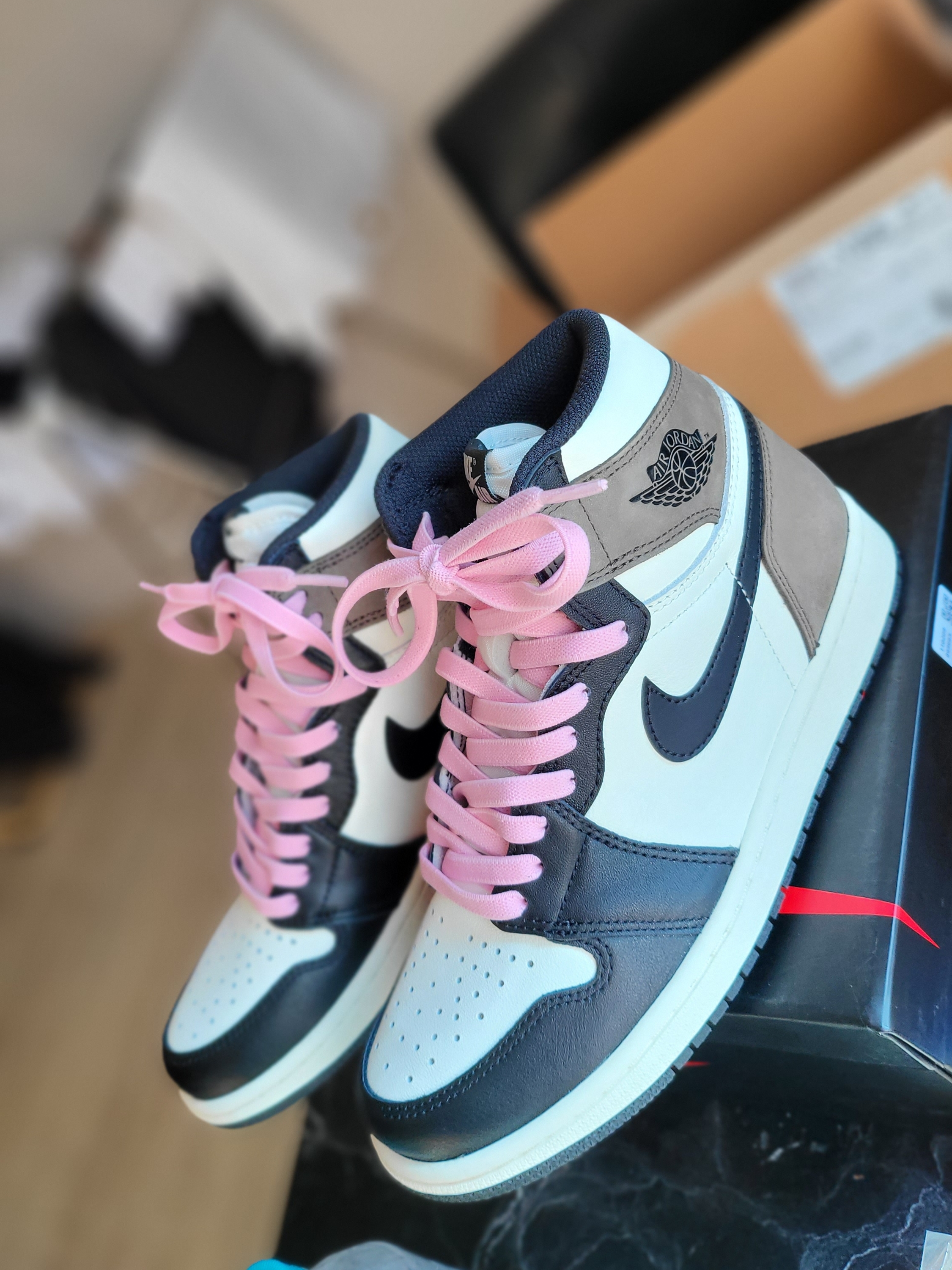 Jordan 1 Retro High OG Black Mocha 착용 스타일