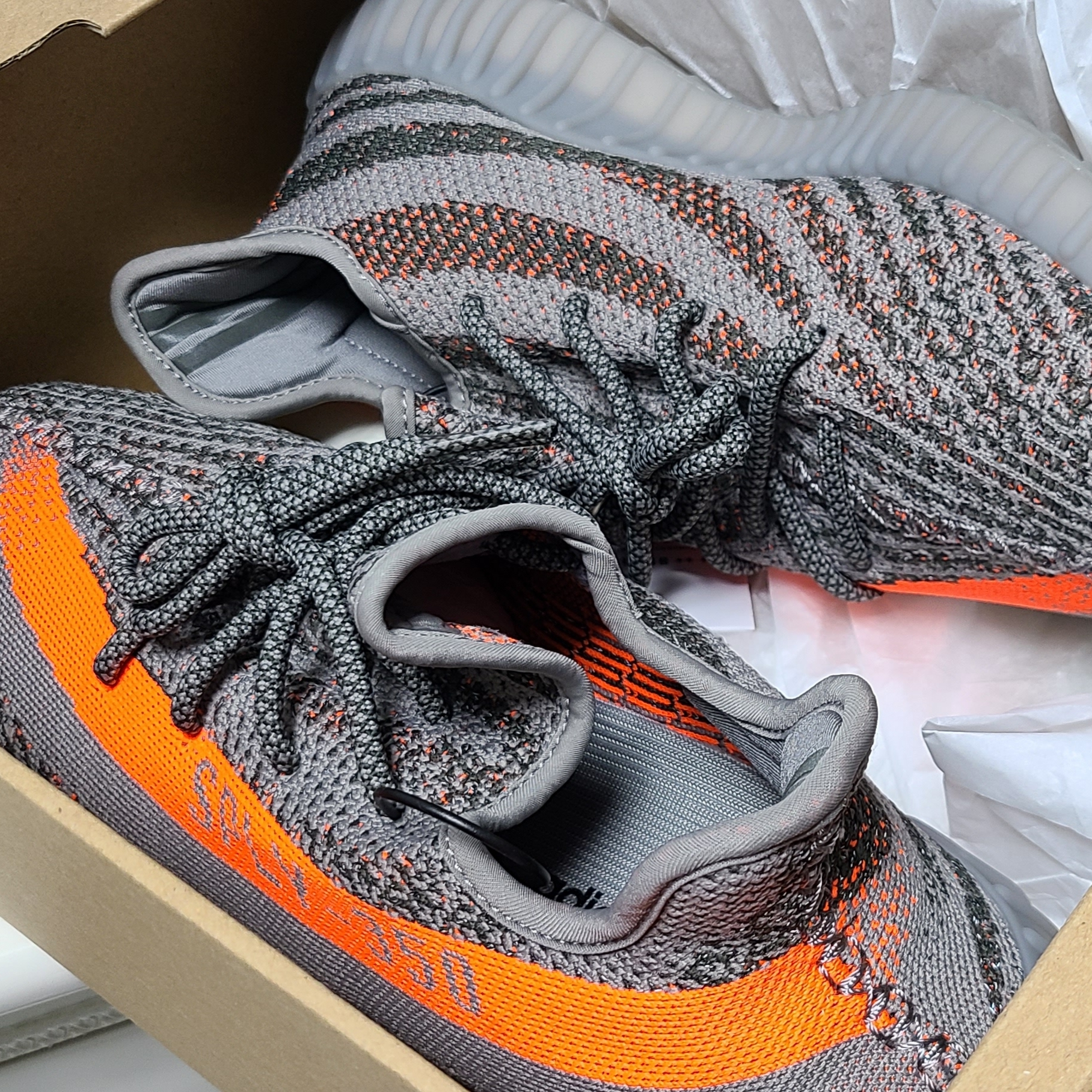 Adidas Yeezy Boost 350 V2 Beluga - Reflective 착용 스타일 - 4
