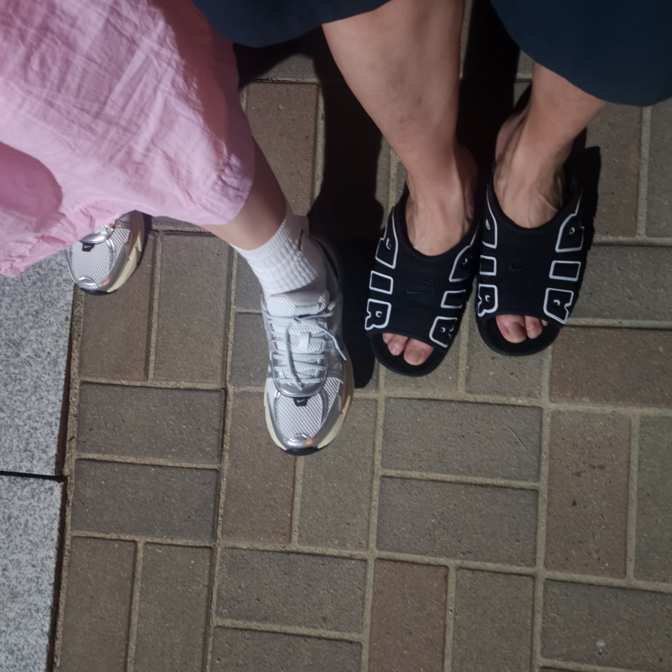 Nike V2K Run Summit White Metallic Silver, Nike Air More Uptempo Slide Black White 착용 스타일