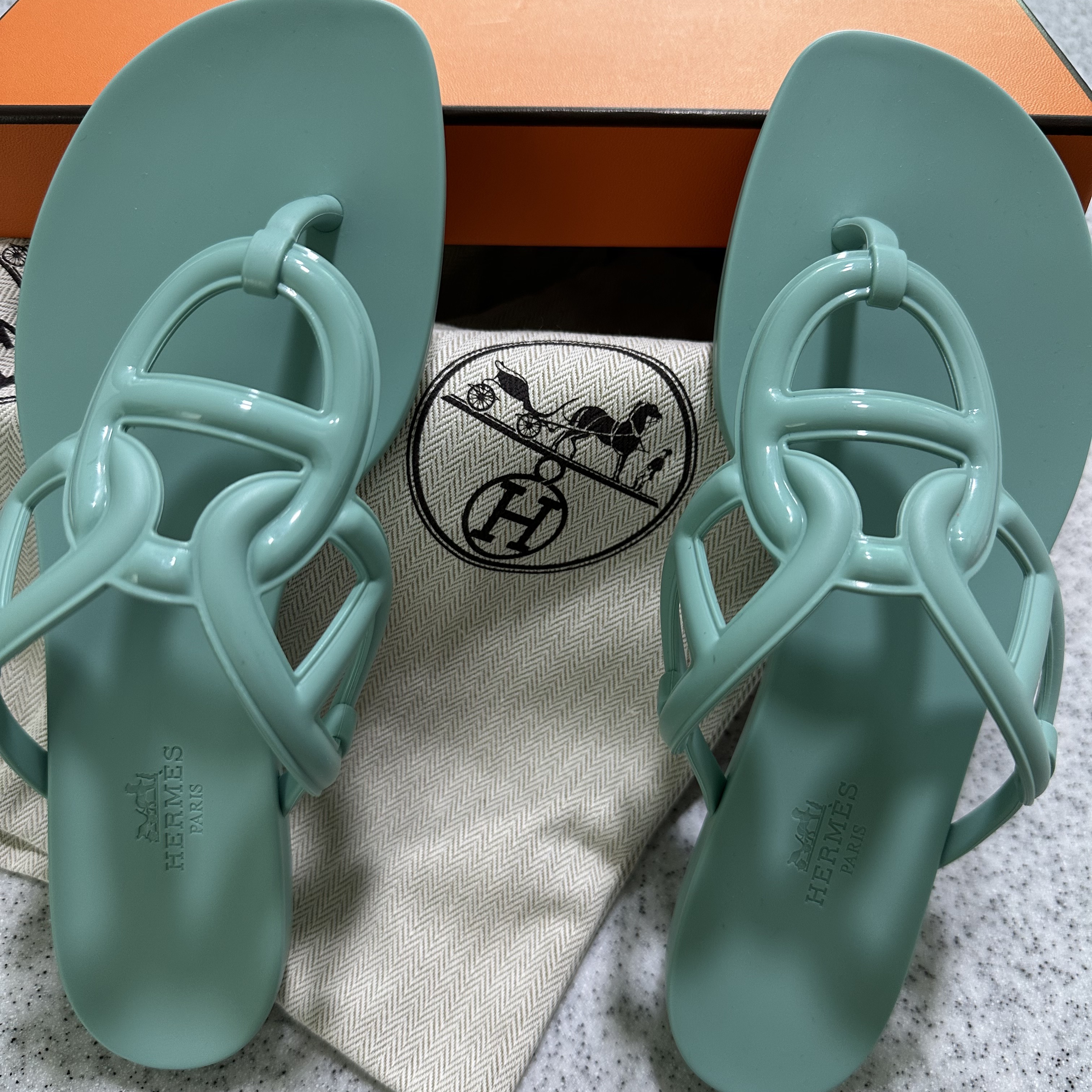 (W) Hermes Egerie Sandal Vert Embrun 착용 스타일 - 1