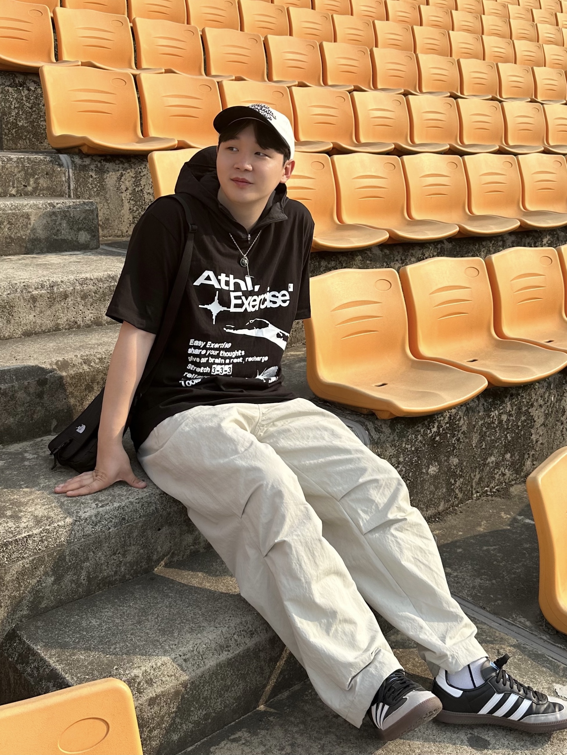 Adidas Samba Vegan Black White 착용 스타일 - 3