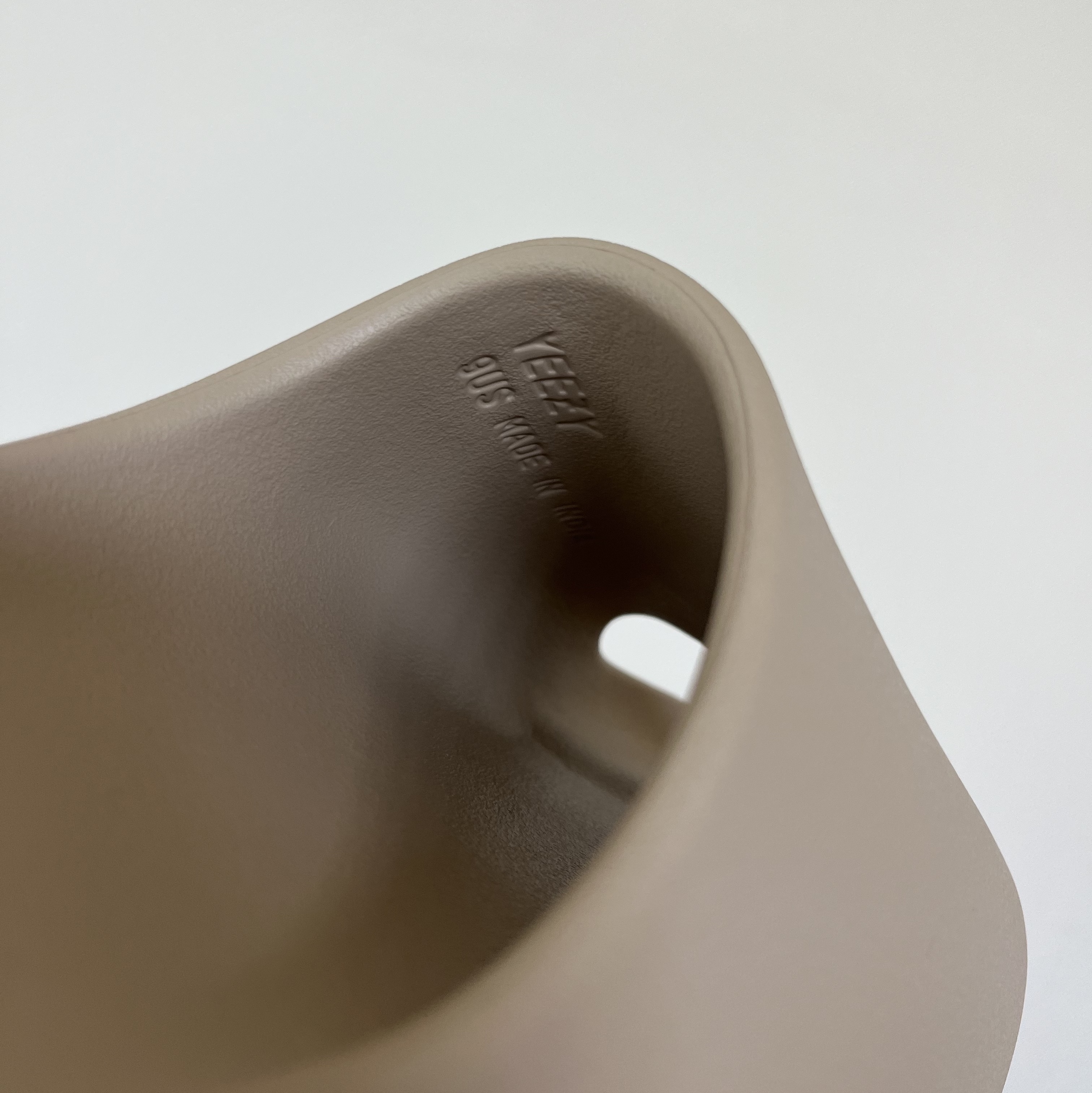 Adidas Yeezy Slide Pure - Re-Release Ver., Adidas Yeezy Slide Pure 착용 스타일 - 3