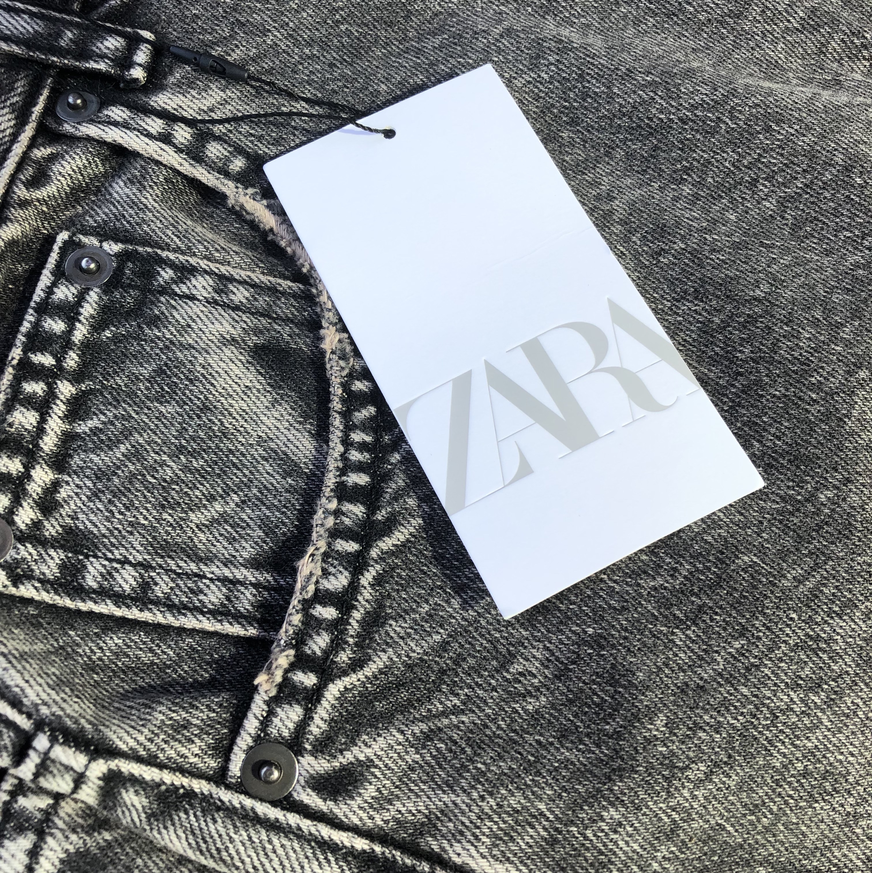 Zara Utility Cargo Jeans Black 착용 스타일