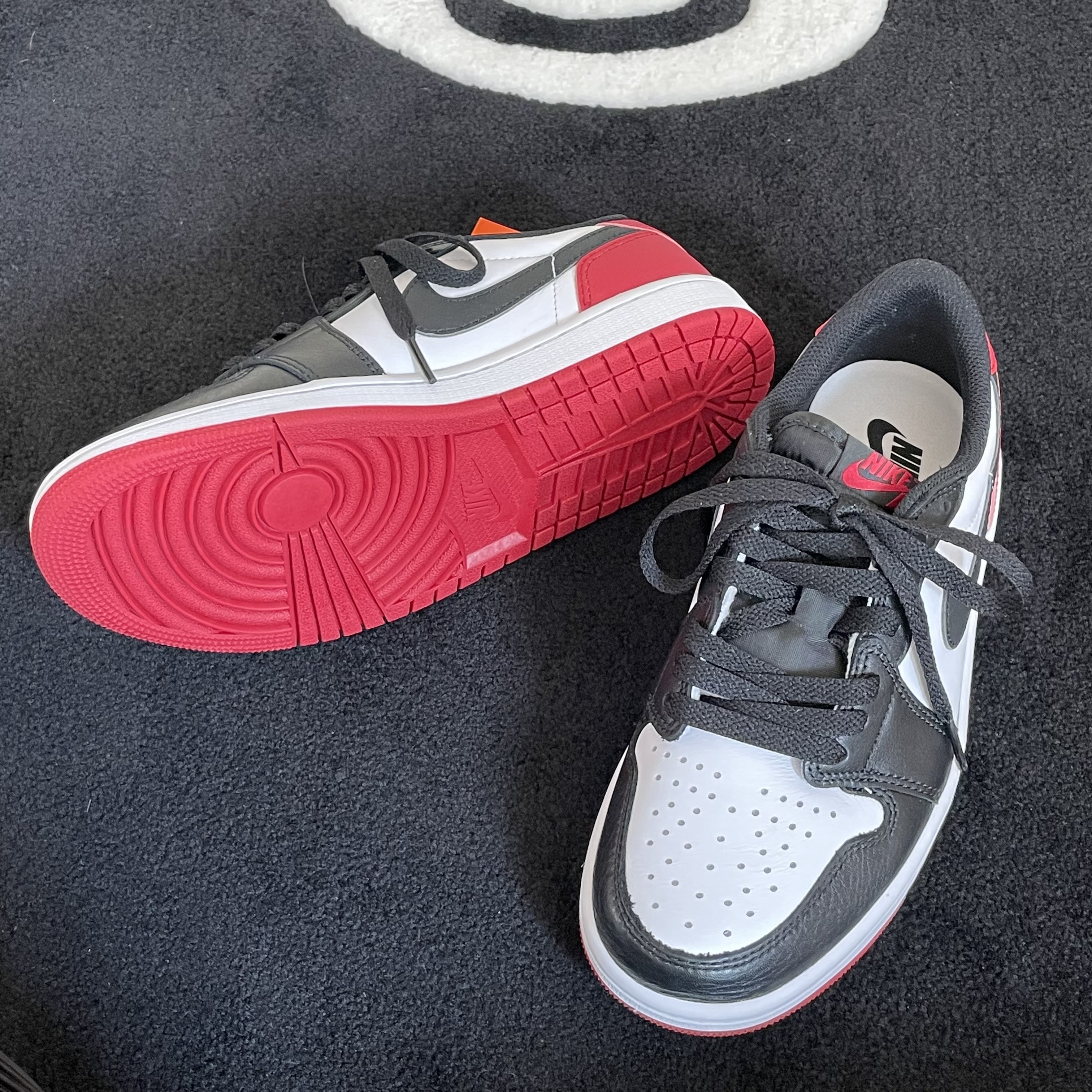 Jordan 1 Retro Low OG Black Toe 착용 스타일 - 2
