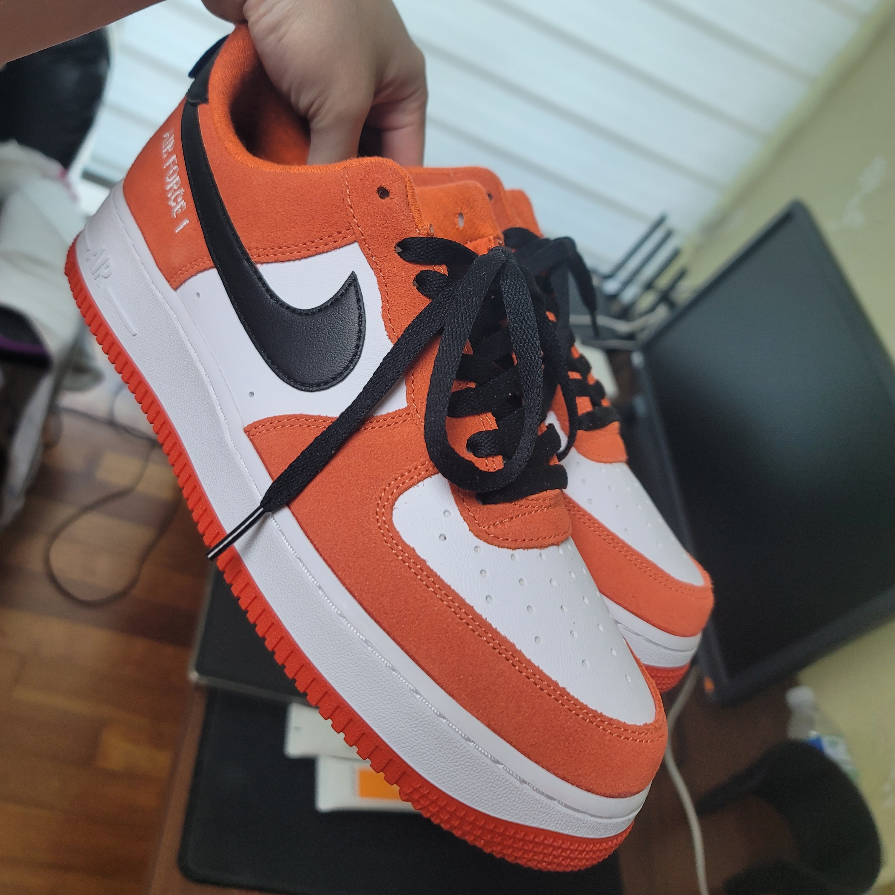 Nike Air Force 1 '07 LV8 Athletic Club Rush Orange Washed Teal 착용 스타일