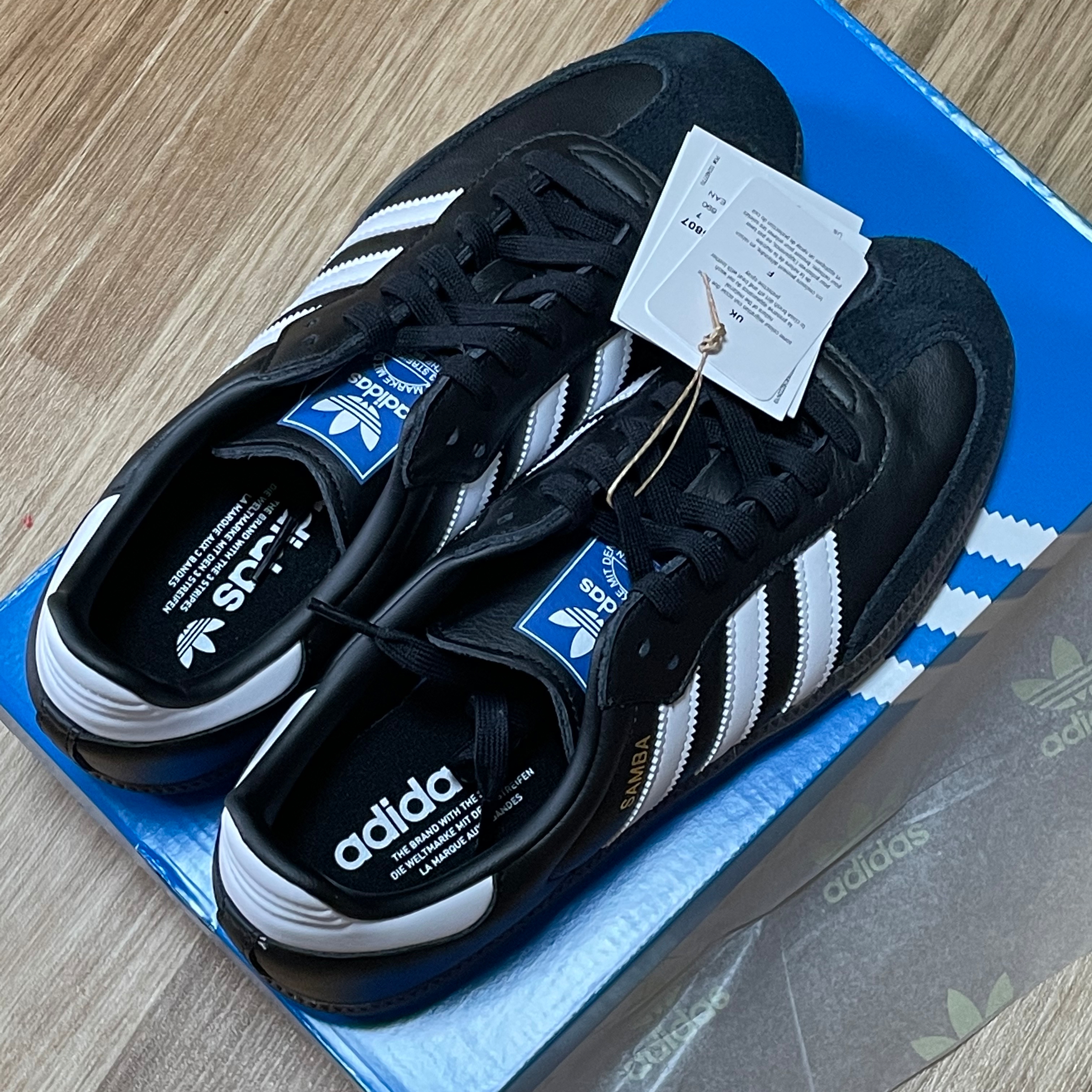 Adidas Samba OG Black White Gum 착용 스타일