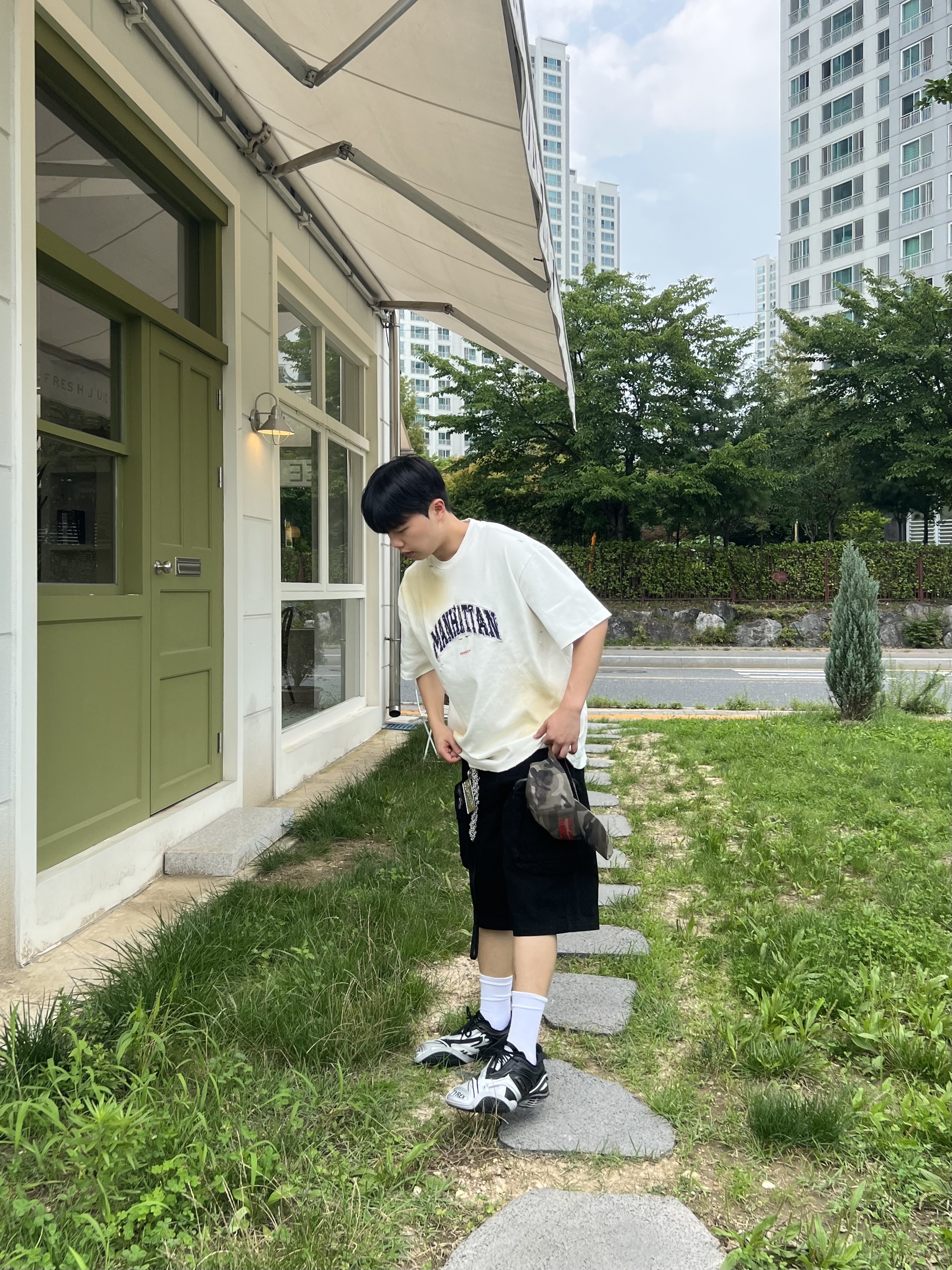 Balenciaga Tyrex Sneakers Black Grey 착용 스타일 - 5