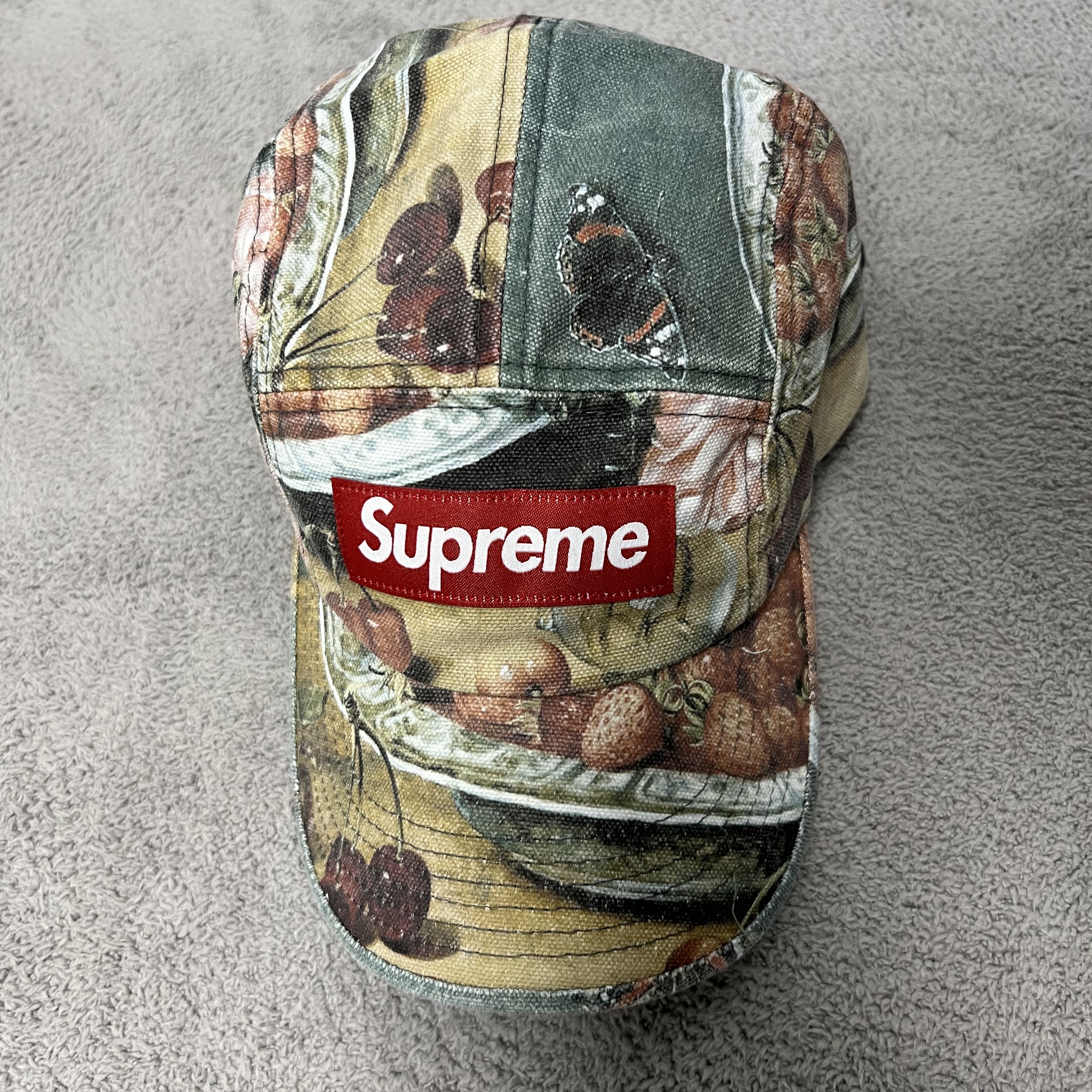 Supreme Strawberries Camp Cap Multicolor - 23SS 착용 스타일