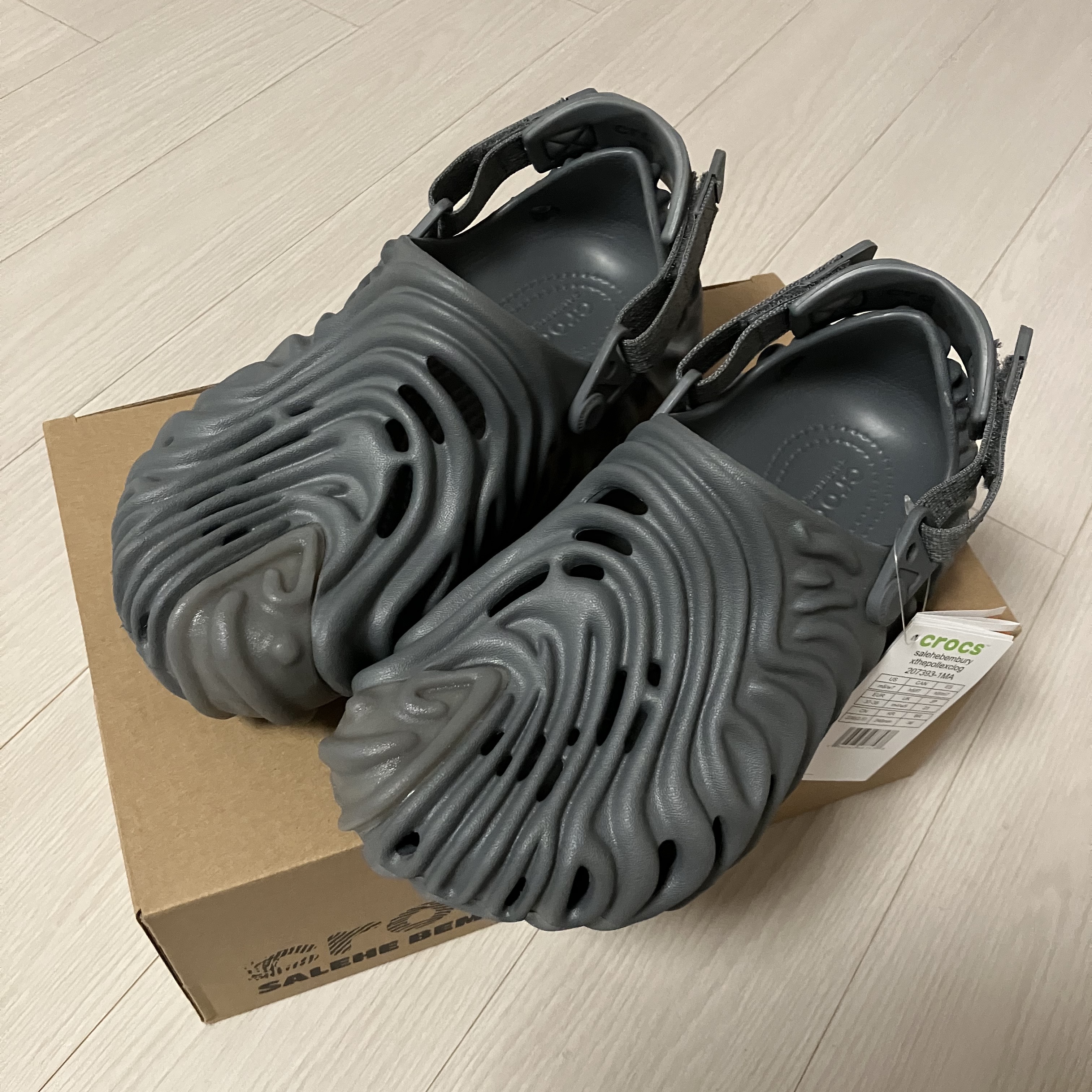 Crocs x Salehe Bembury Pollex Clog Niagara 착용 스타일
