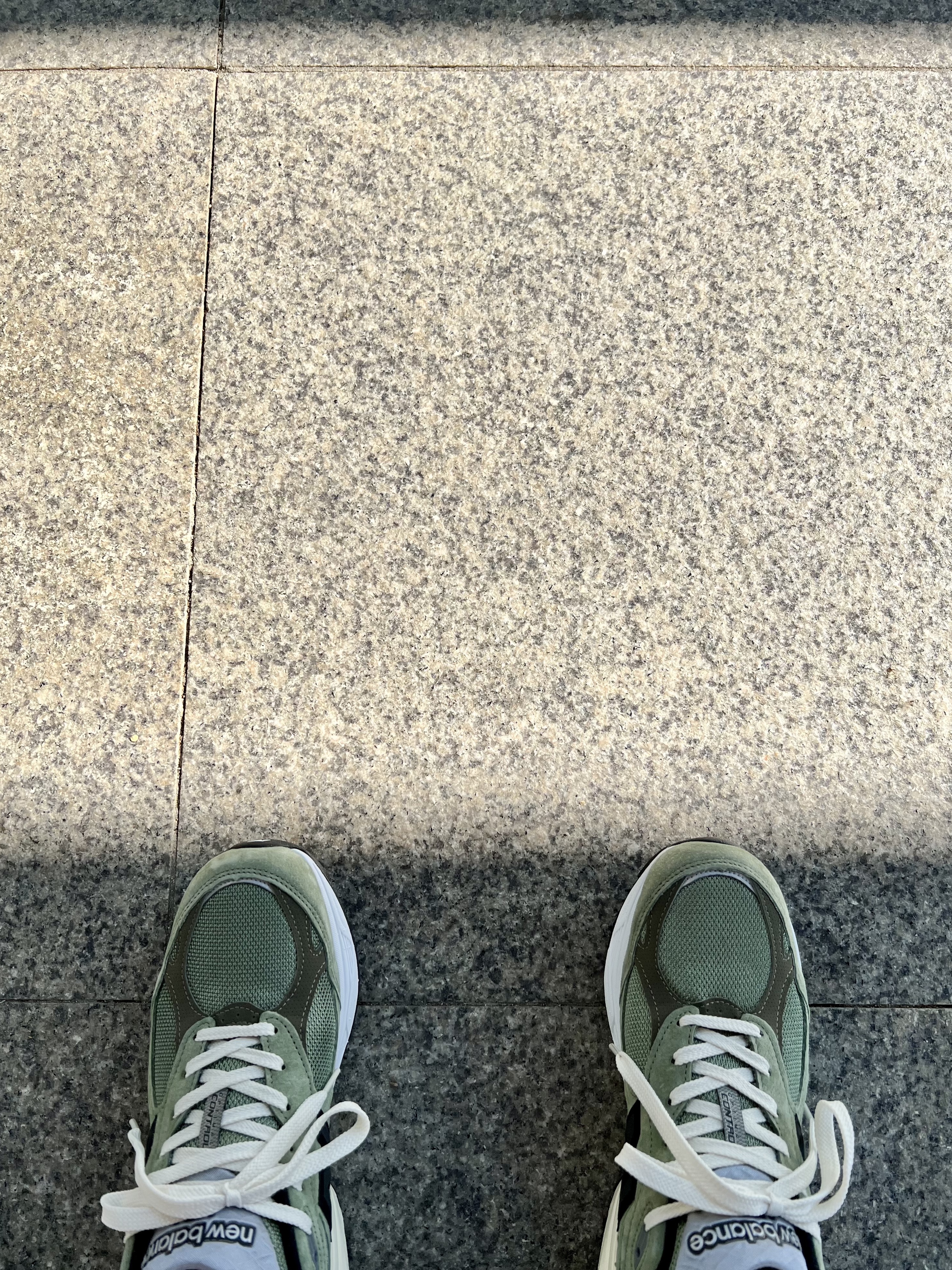 New Balance x JJJJound 990v3 Olive 착용 스타일