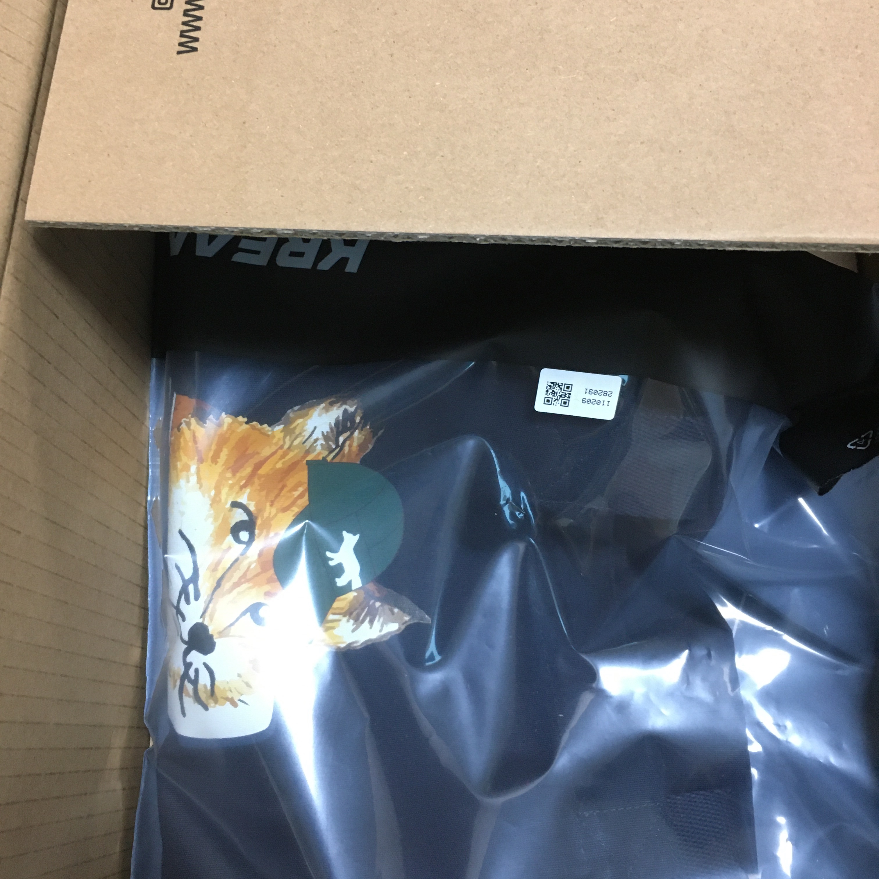 Maison Kitsune Dressed Fox Vertical Tote Bag Navy 착용 스타일 - 2