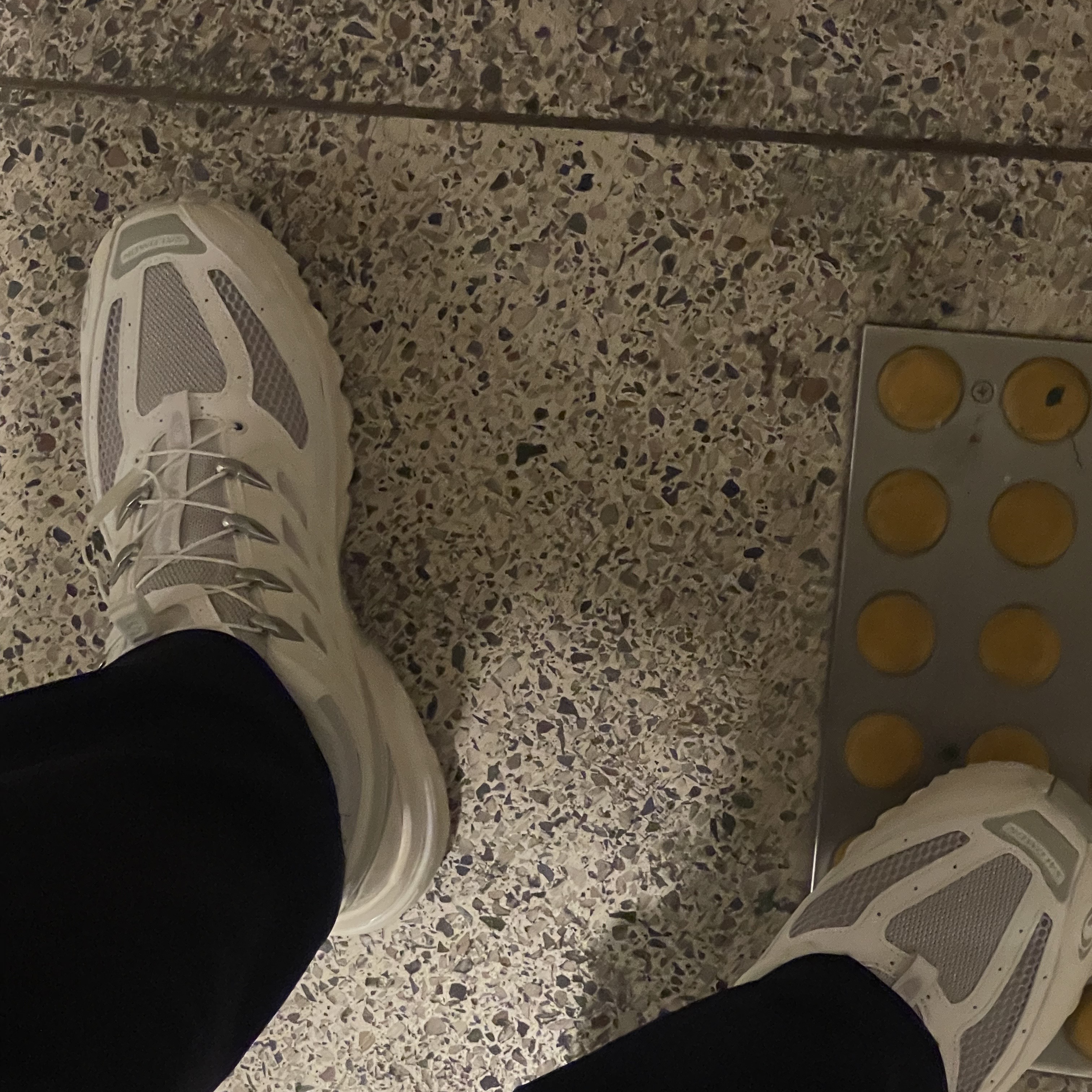 Salomon ACS Pro White Vanilla Ice 착용 스타일