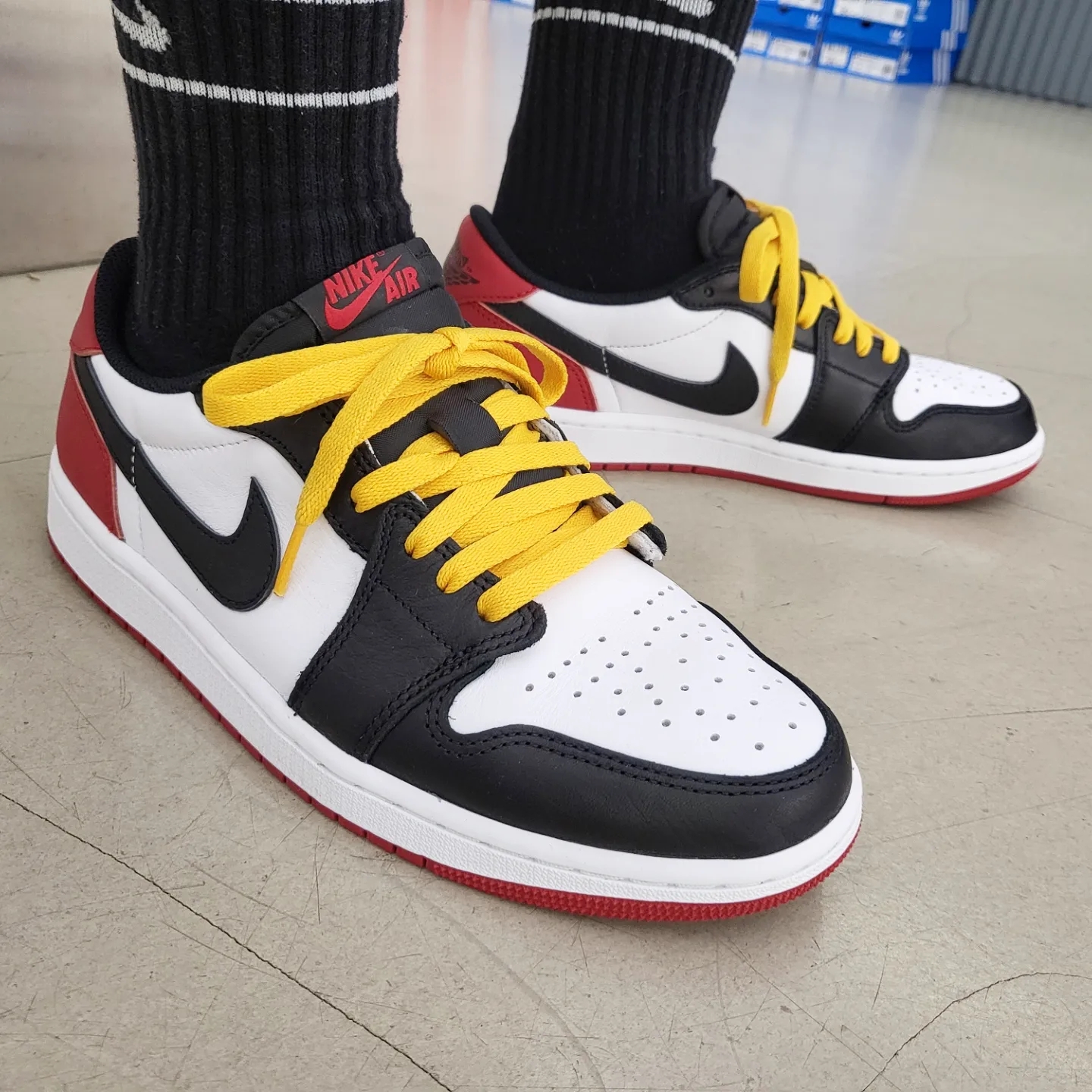 Jordan 1 Retro Low OG Black Toe 착용 스타일 - 2
