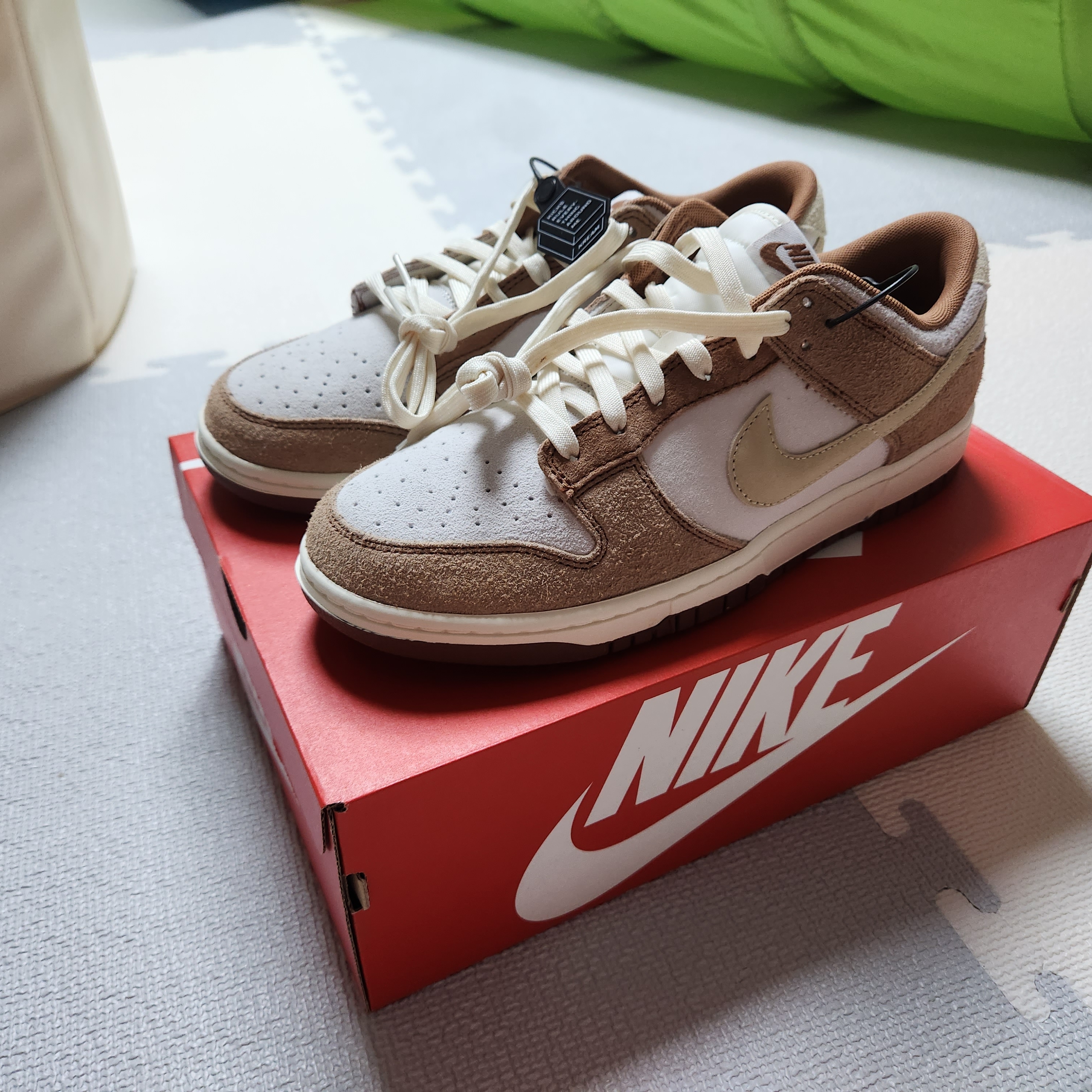 Nike Dunk Low Pro Premium Medium Curry 착용 스타일 - 2