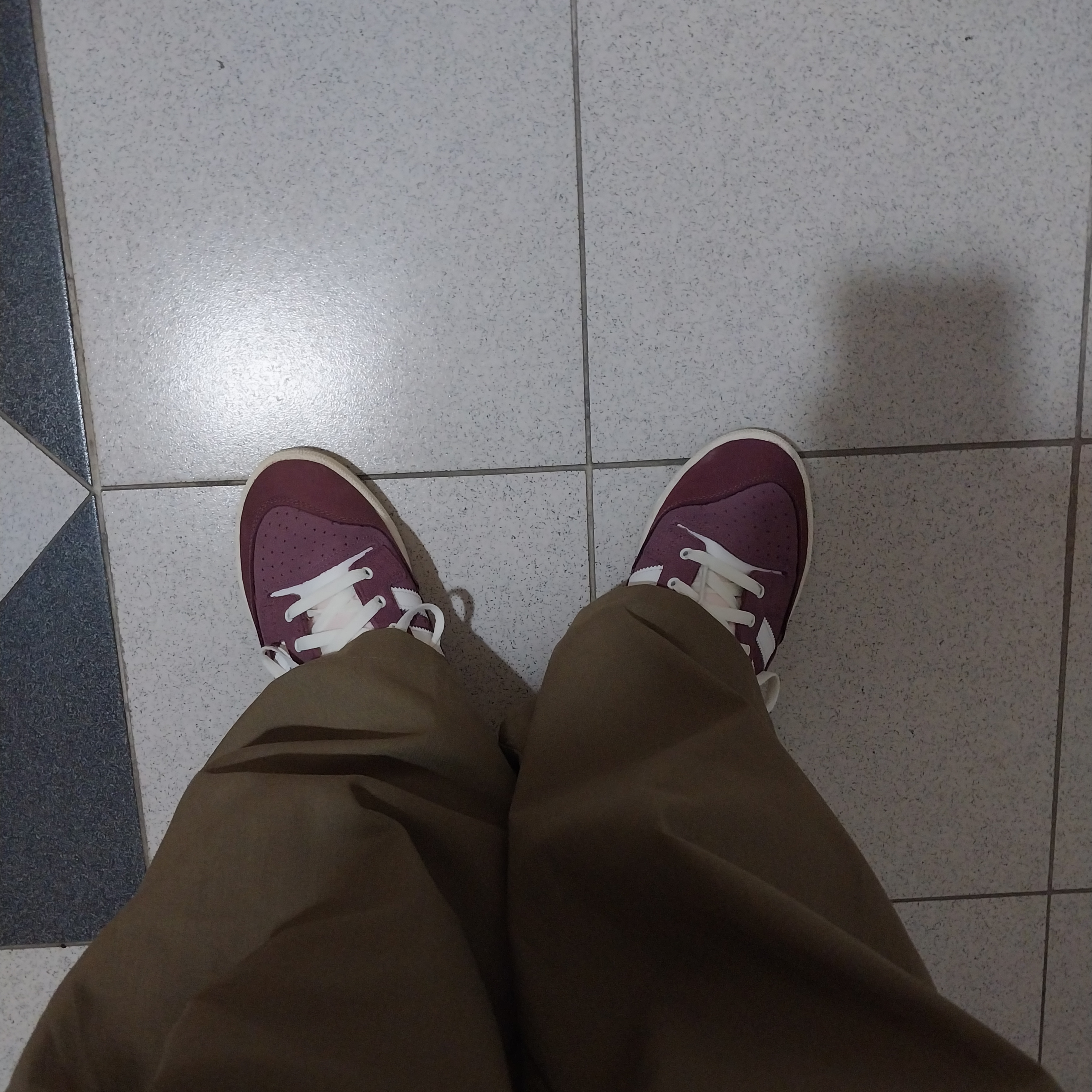 Adidas Centennial 85 Low Burgundy Cream White 착용 스타일