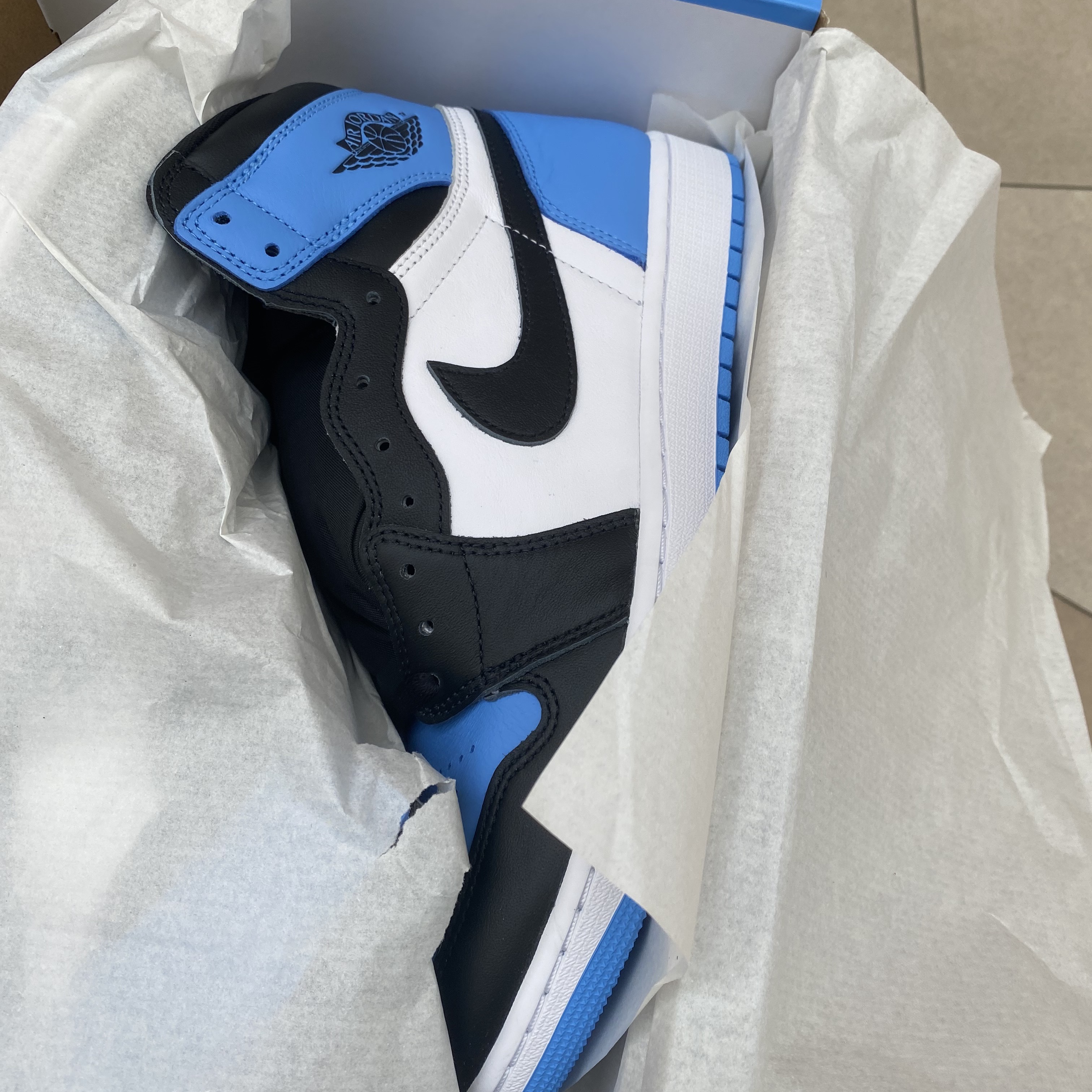 Jordan 1 Retro High OG University Blue 착용 스타일