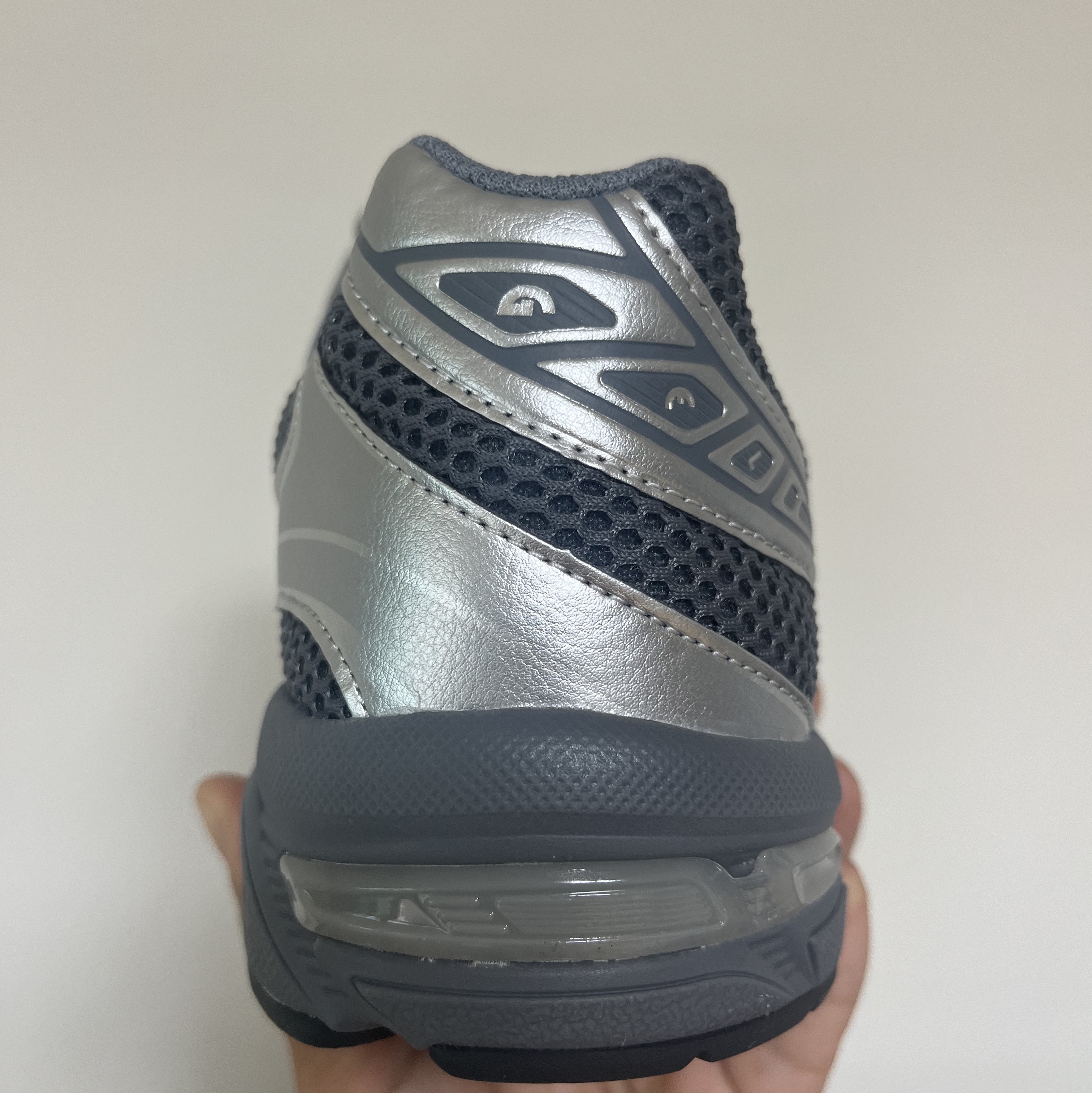 Asics Gel-1130 Steel Grey Pure Silver 착용 스타일 - 3