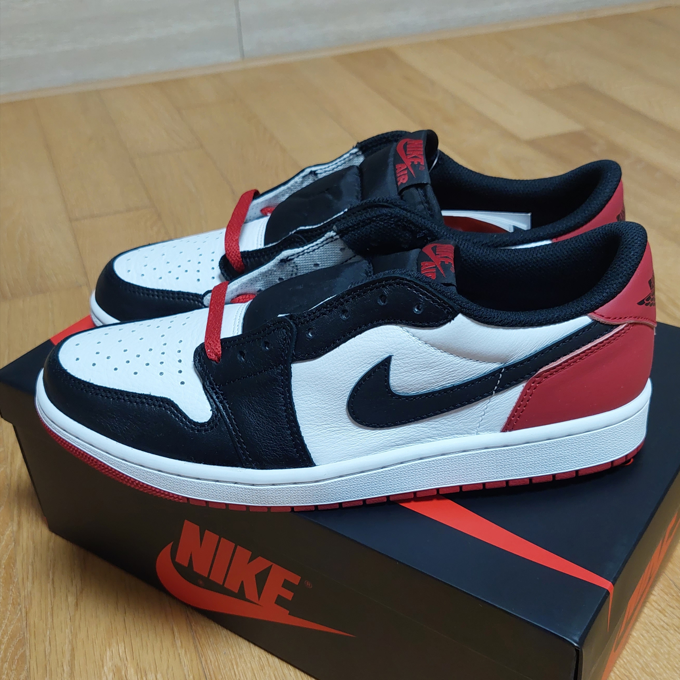 Jordan 1 Retro Low OG Black Toe 착용 스타일 - 1