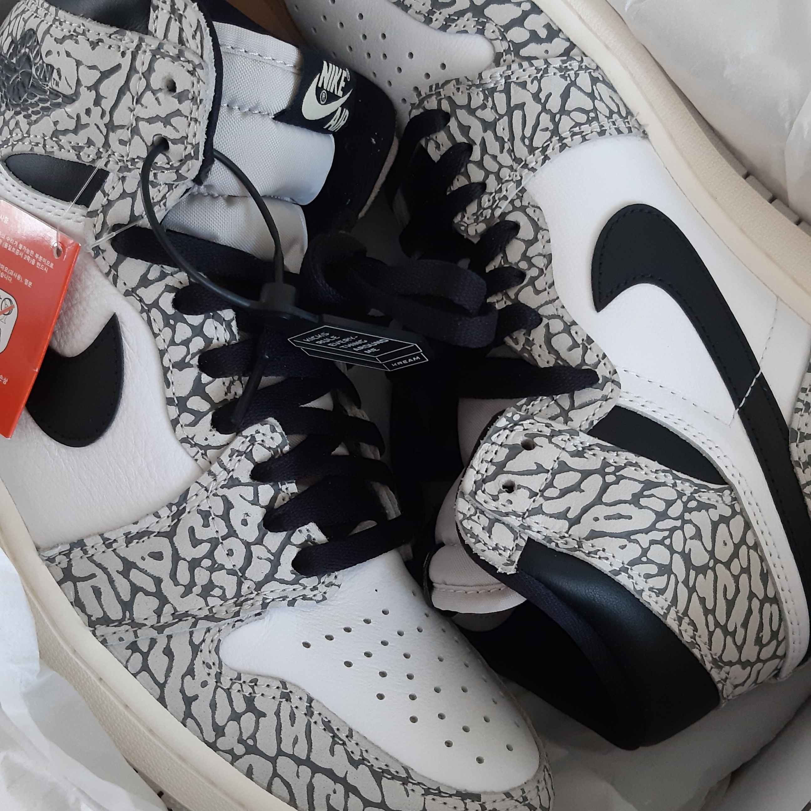 Jordan 1 Retro High OG White Cement 착용 스타일 - 2