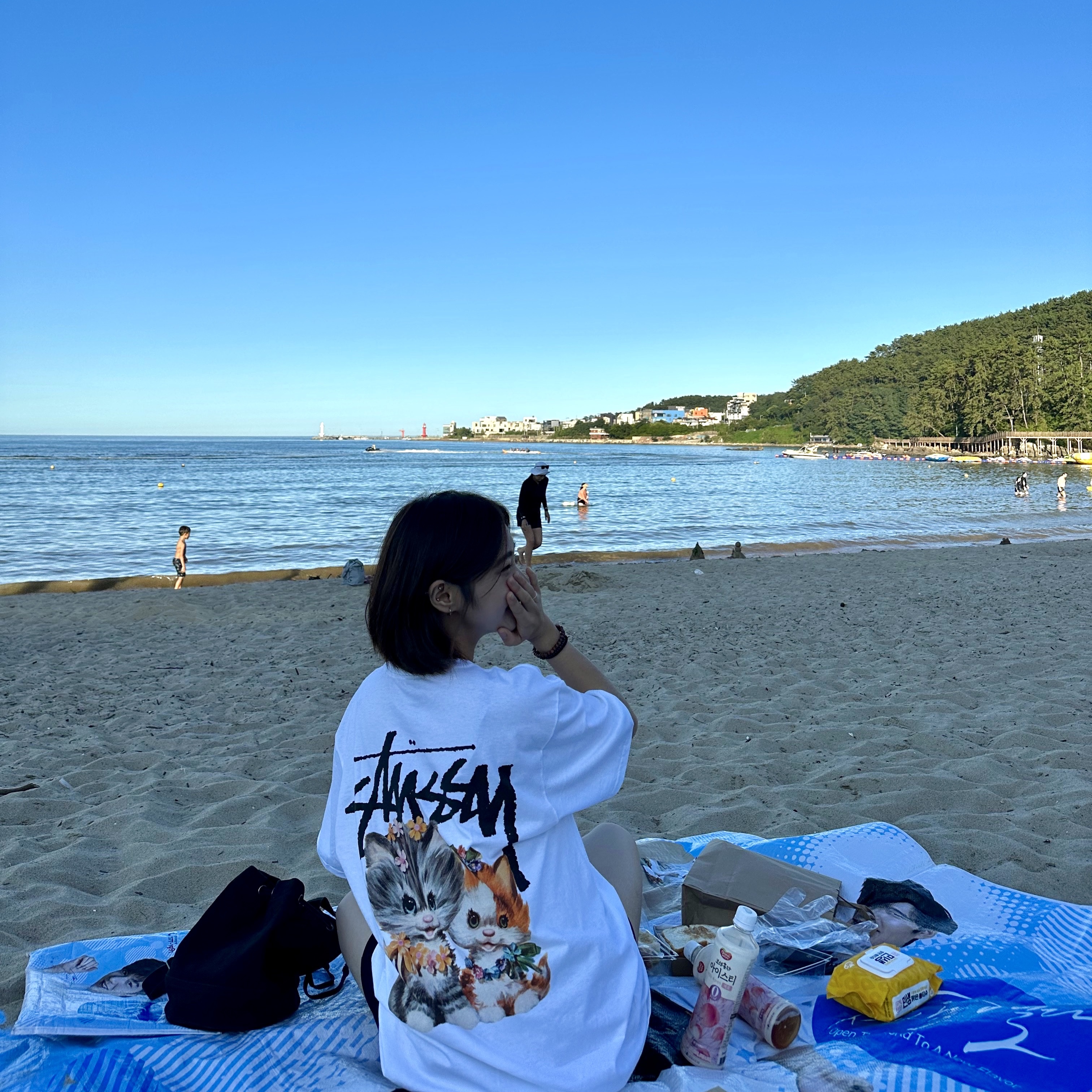 Stussy Kittens T-Shirt White 착용 스타일 - 1