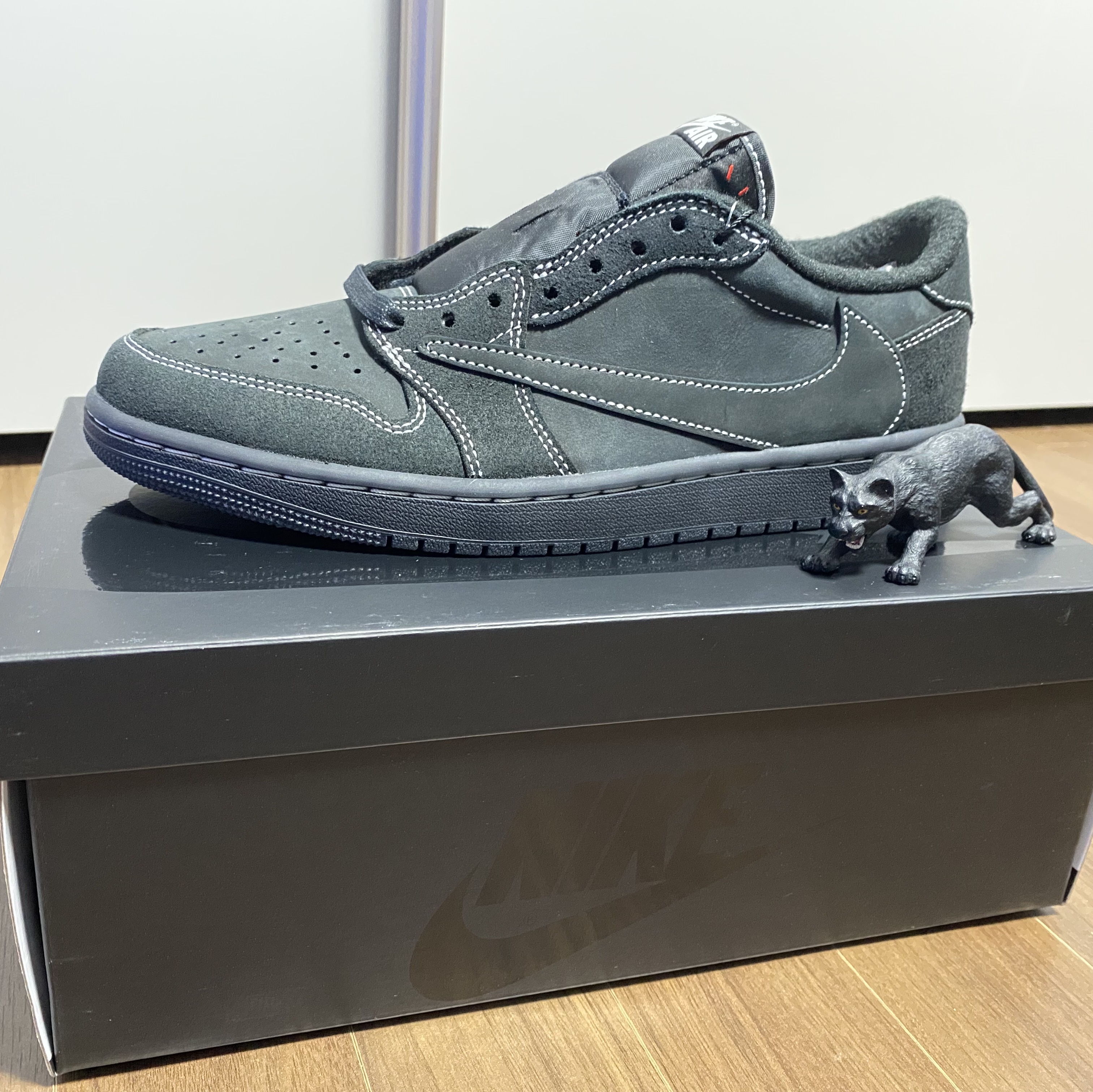Jordan 1 x Travis Scott Retro Low OG SP Black Phantom 착용 스타일
