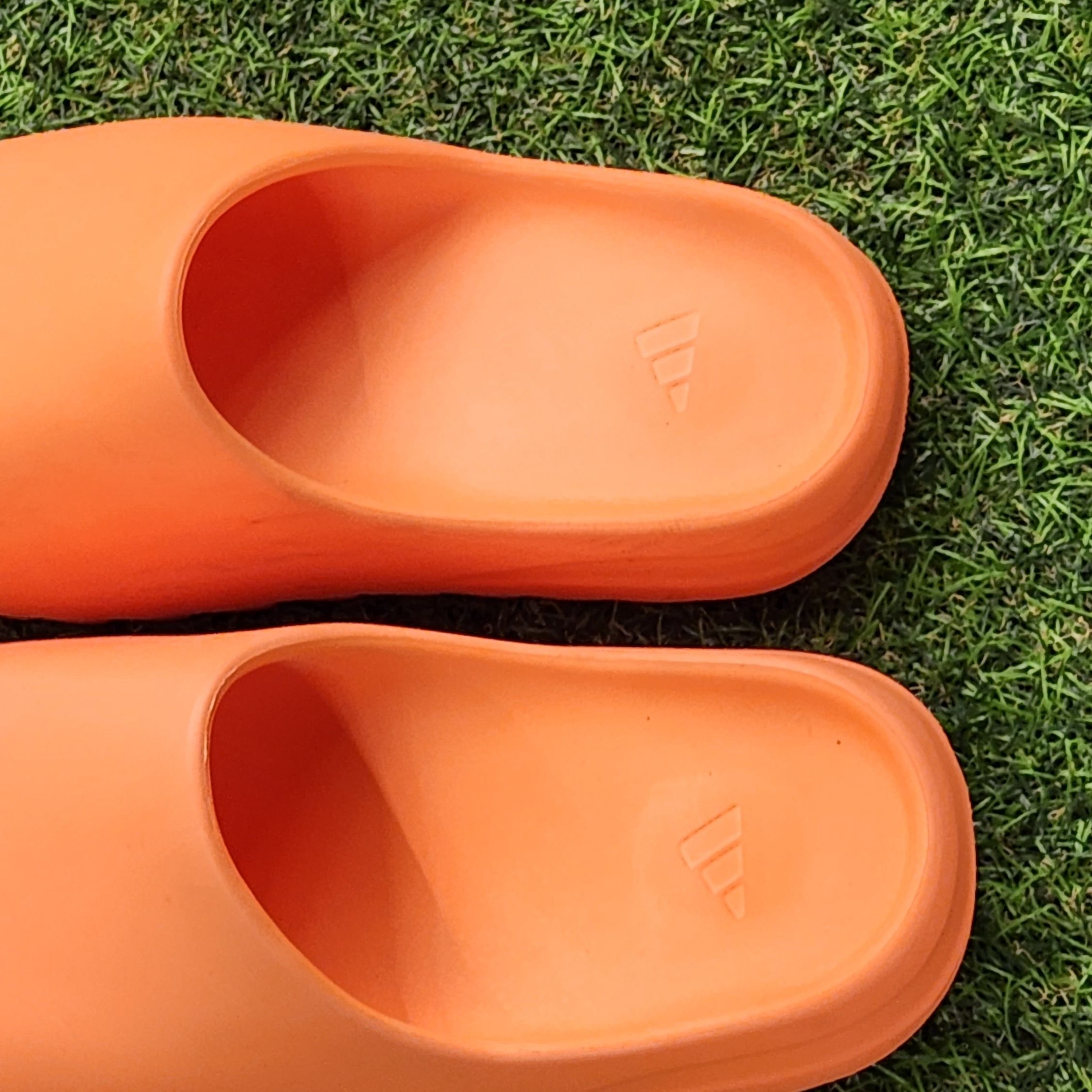 Adidas Yeezy Slide Enflame Orange 착용 스타일 - 5