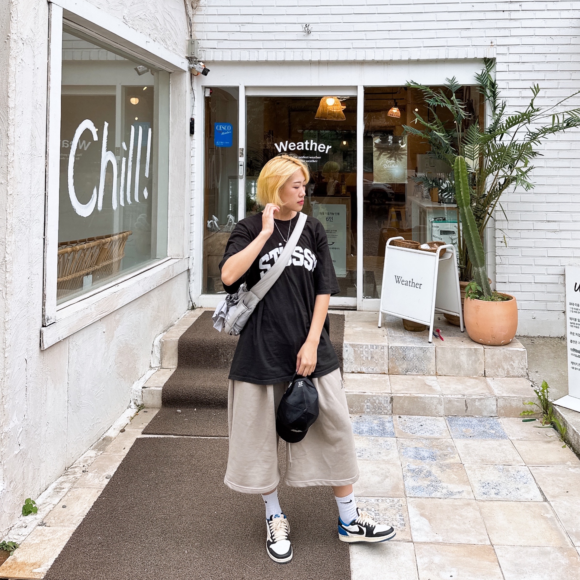 Stussy Block Sport Pigment Dyed T-Shirt Black, Darkr8m Studio x Hardhitters Satin Reflective Logo Cap 착용 스타일 - 1