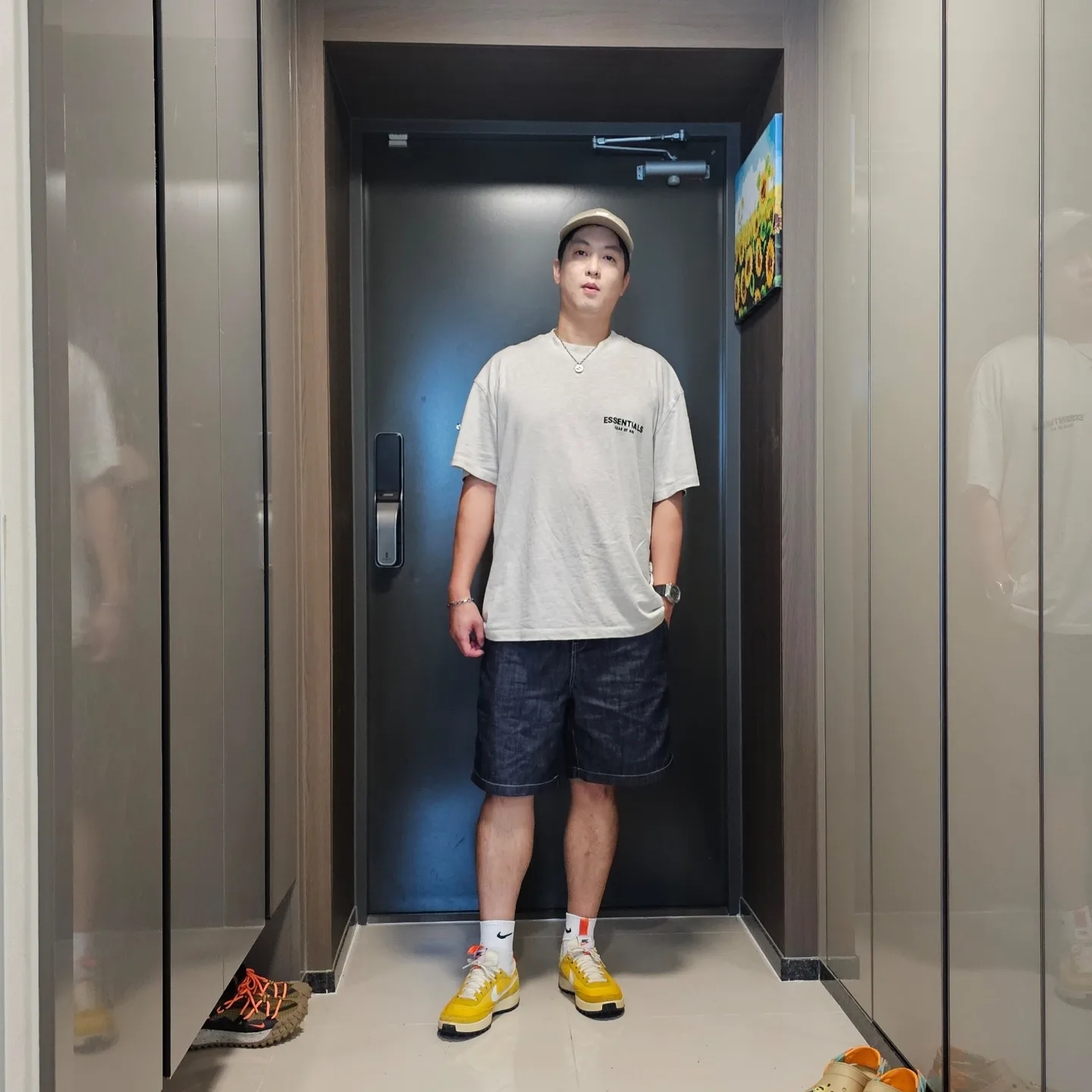 Essentials The Core Collection T-Shirt Light Oatmeal, Nike x Tom Sachs General Purpose Shoe Archive 착용 스타일 - 1