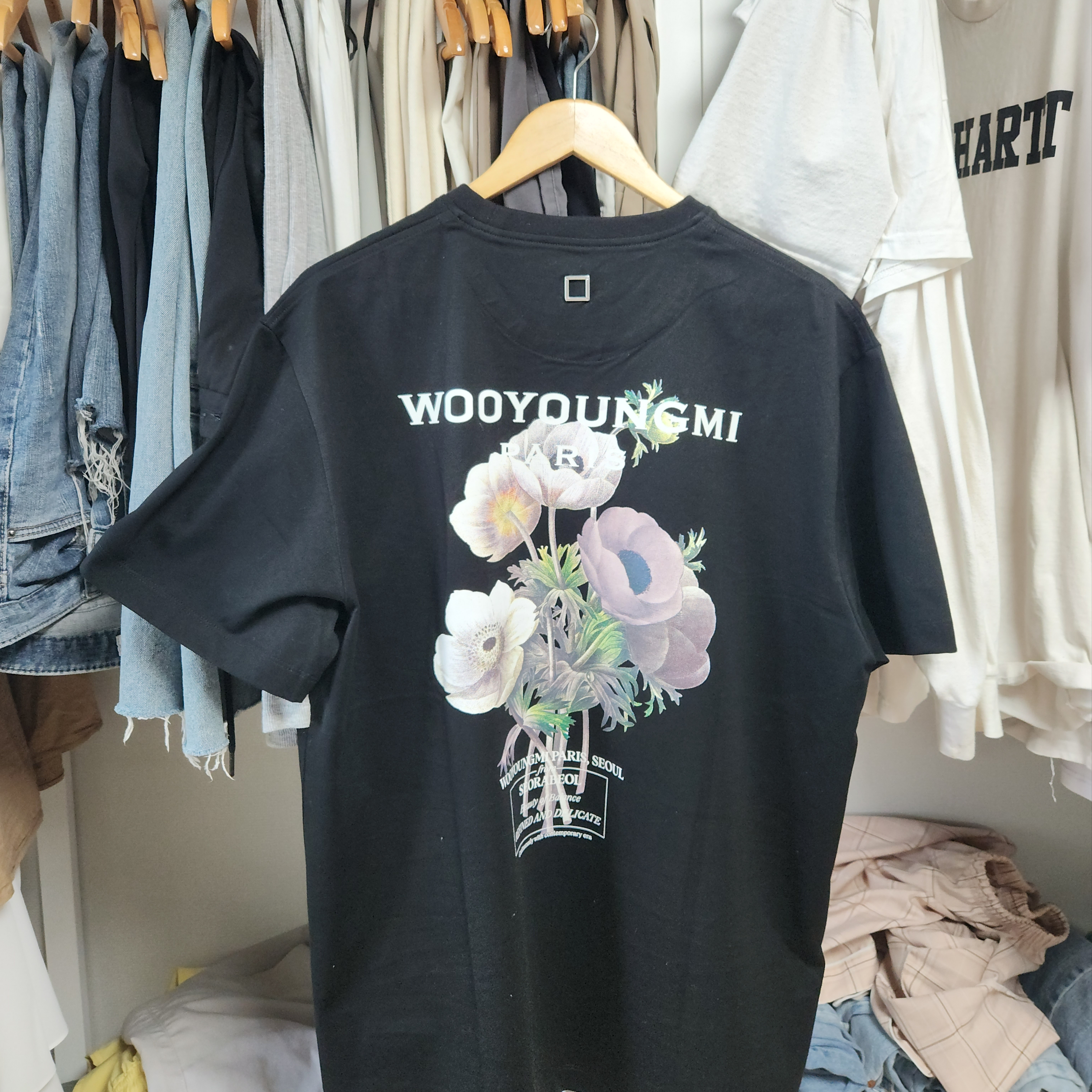 Wooyoungmi Flower Print Back Logo T-Shirt Black - 23FW 착용 스타일