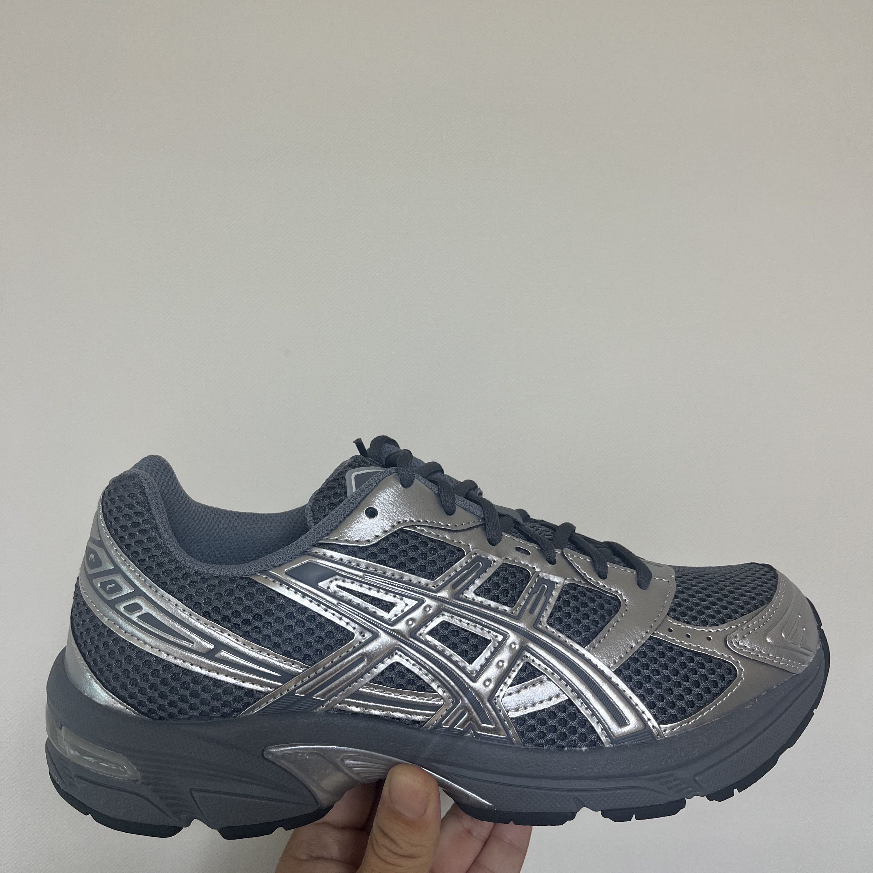 Asics Gel-1130 Steel Grey Pure Silver 착용 스타일 - 1