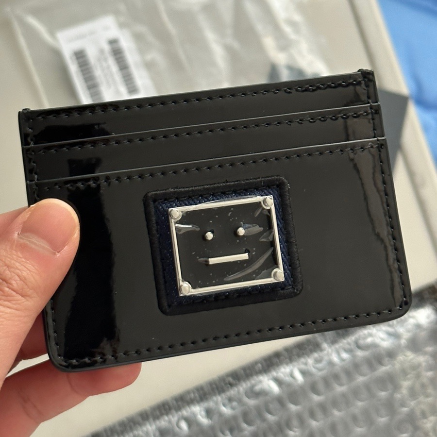 Acne Studios Face Logo Card Holder Black 착용 스타일