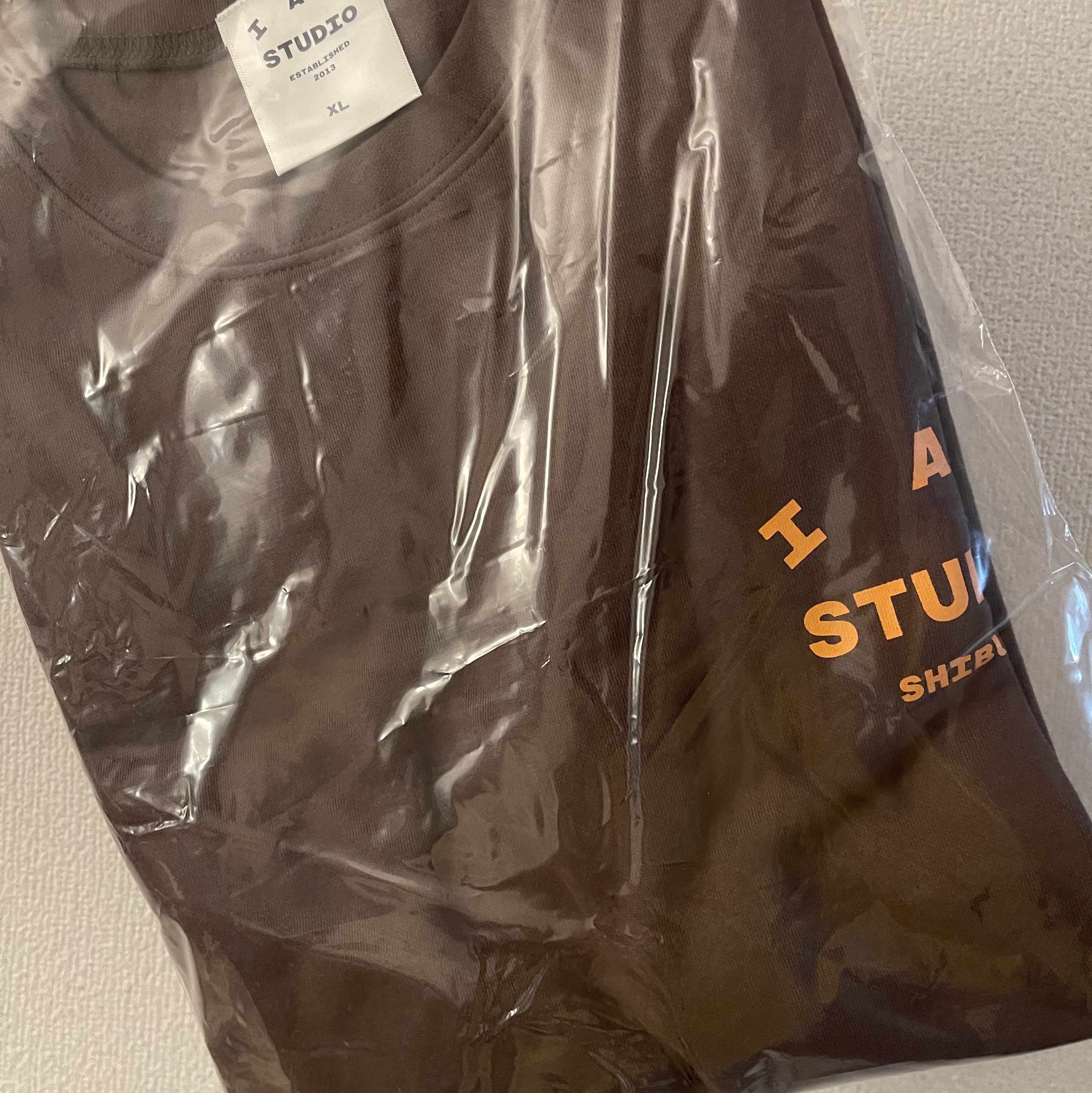 IAB Studio T-Shirt Choco - Shibuya Exclusive 착용 스타일 - 2