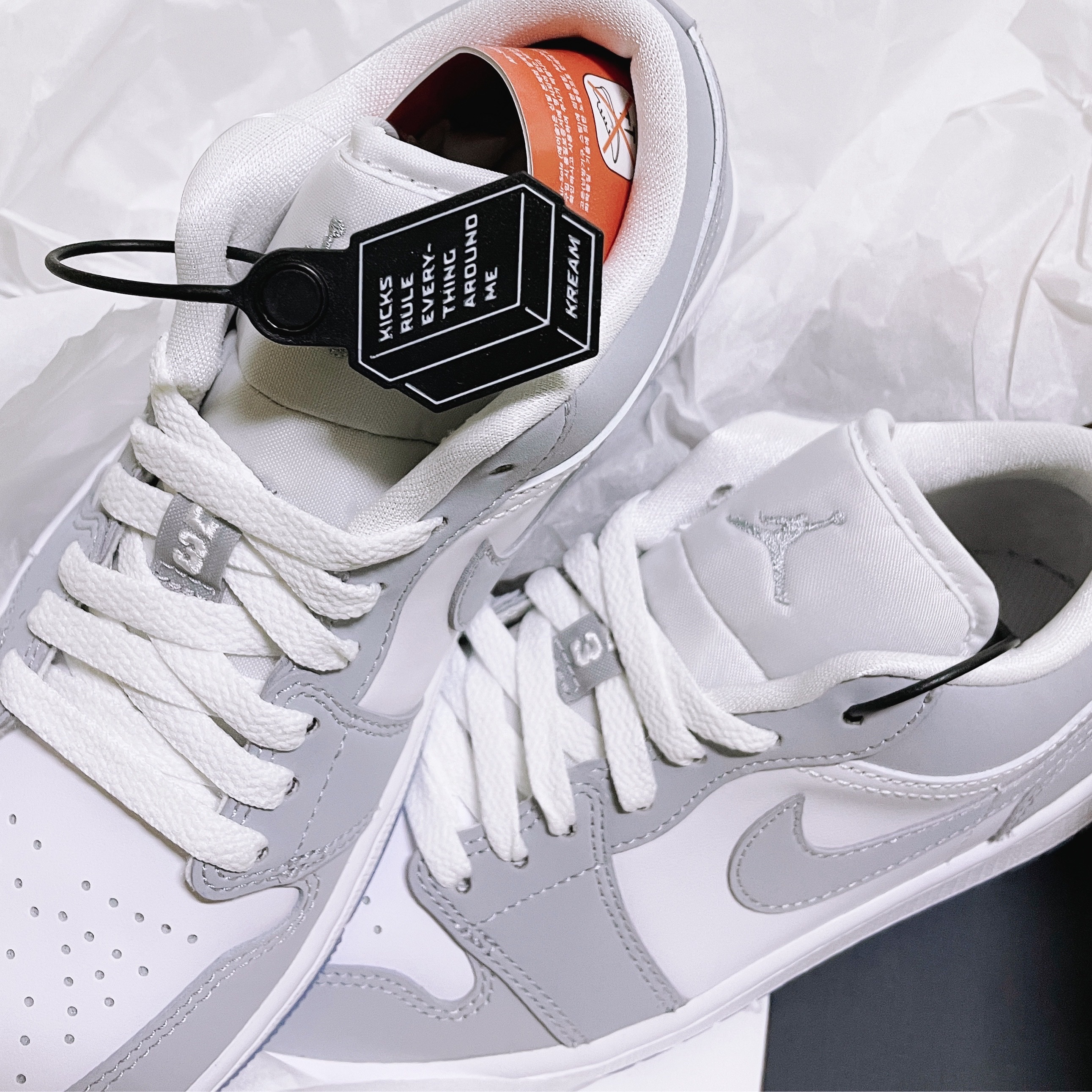 (W) Jordan 1 Low White Wolf Grey 착용 스타일