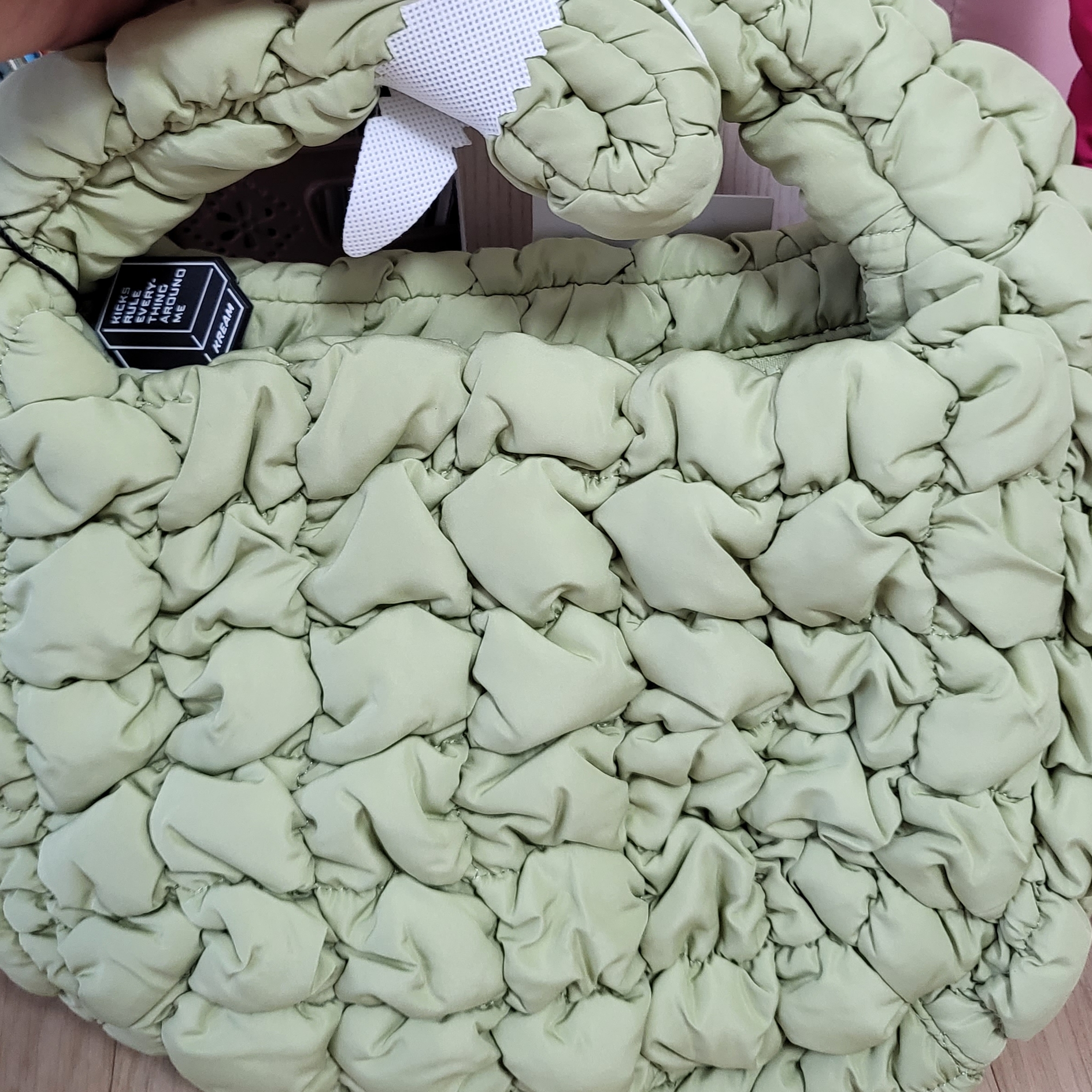 COS Quilted Mini Bag Light Green 착용 스타일