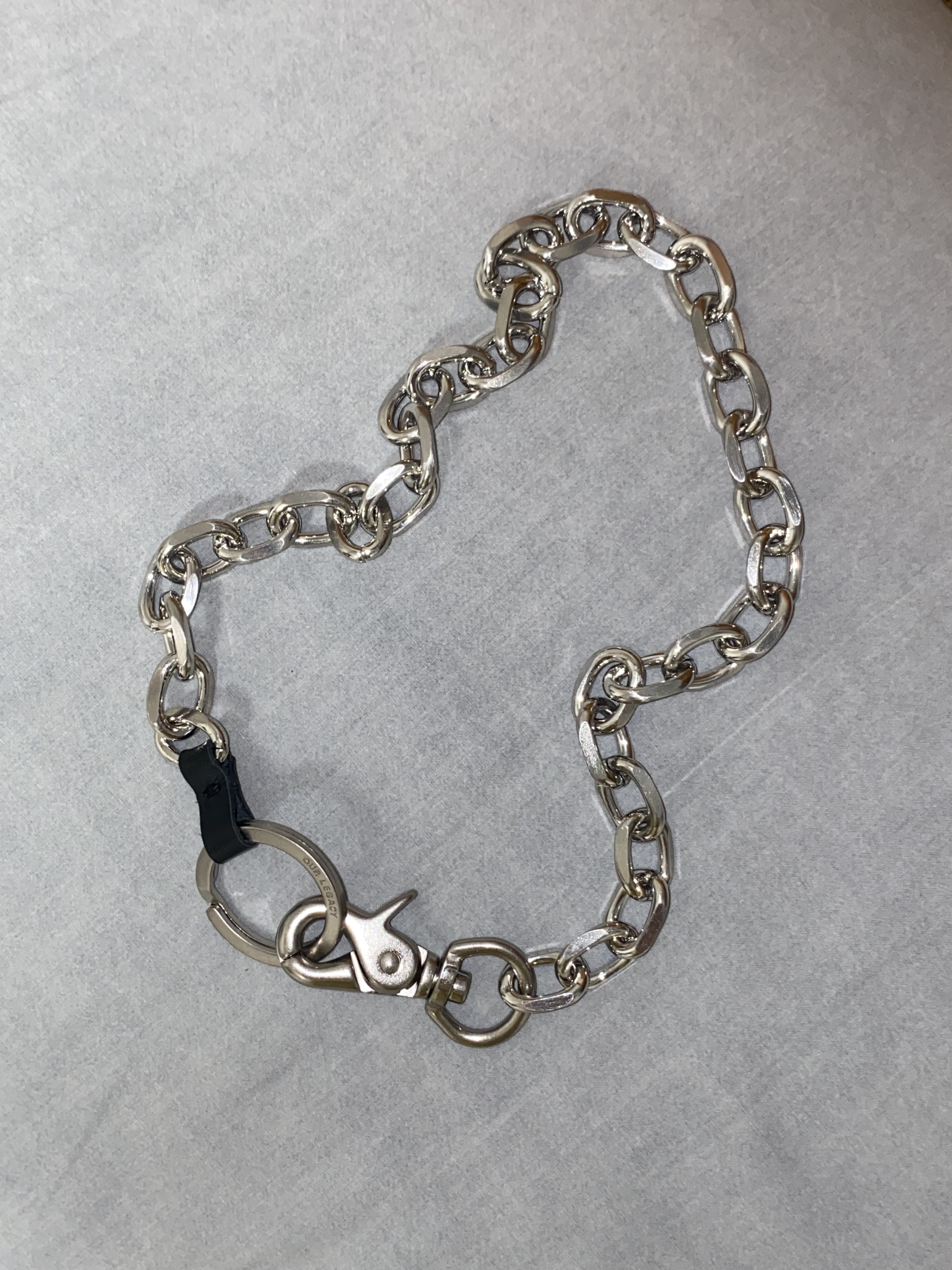Our Legacy Ladon Brass Keychain Matte Nickel 착용 스타일