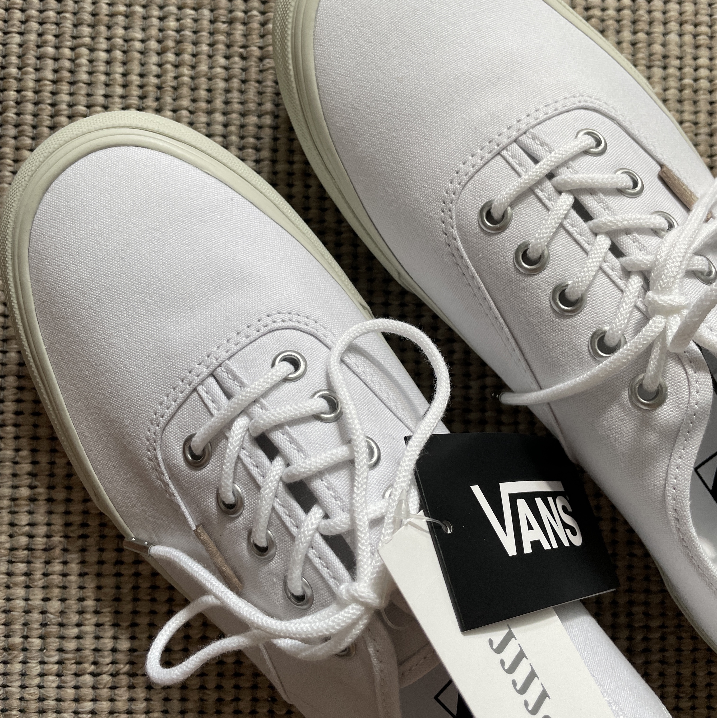 Vans Vault x JJJJound Authentic LX True White 착용 스타일 - 2