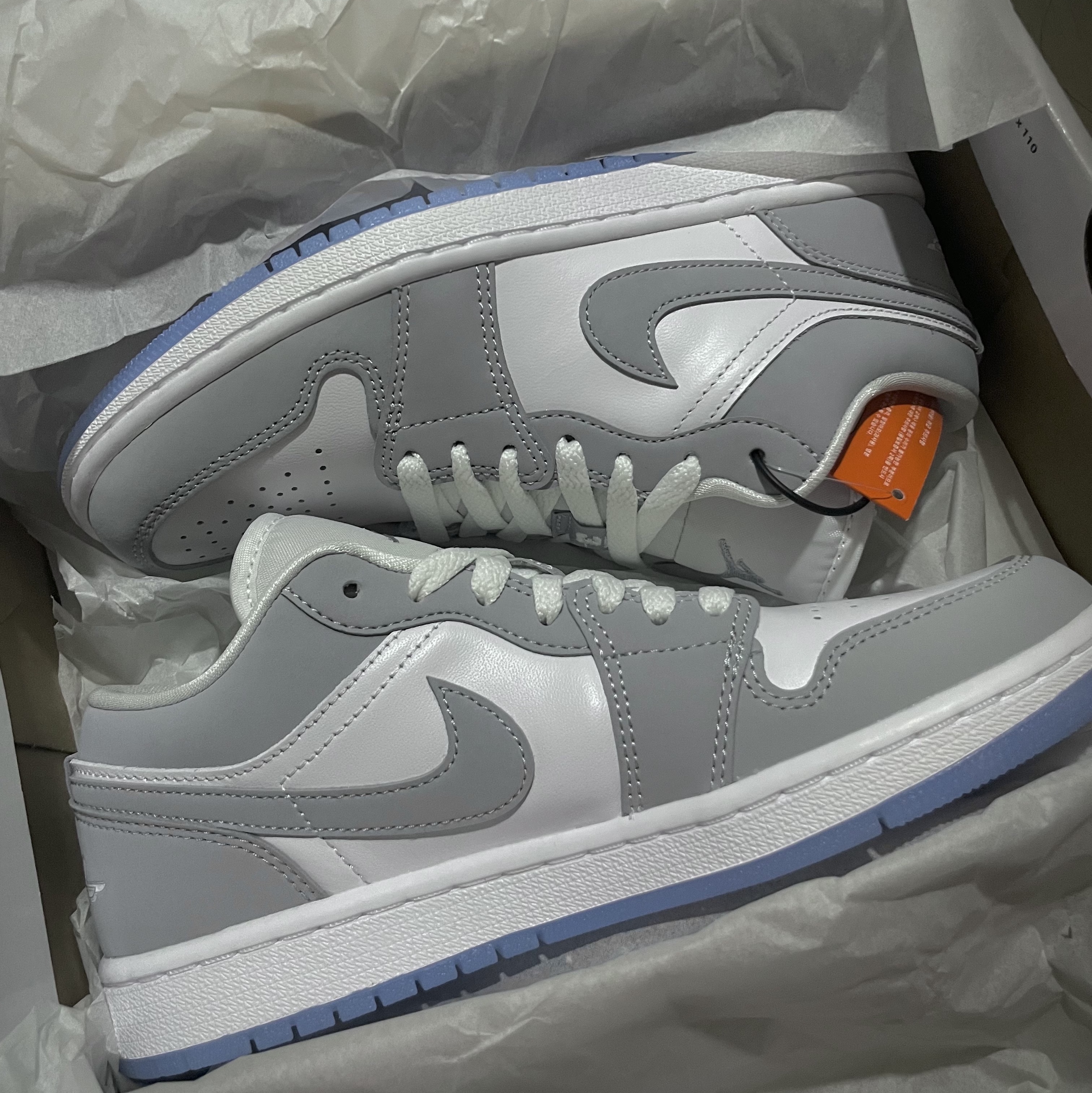 (W) Jordan 1 Low White Wolf Grey 착용 스타일 - 1