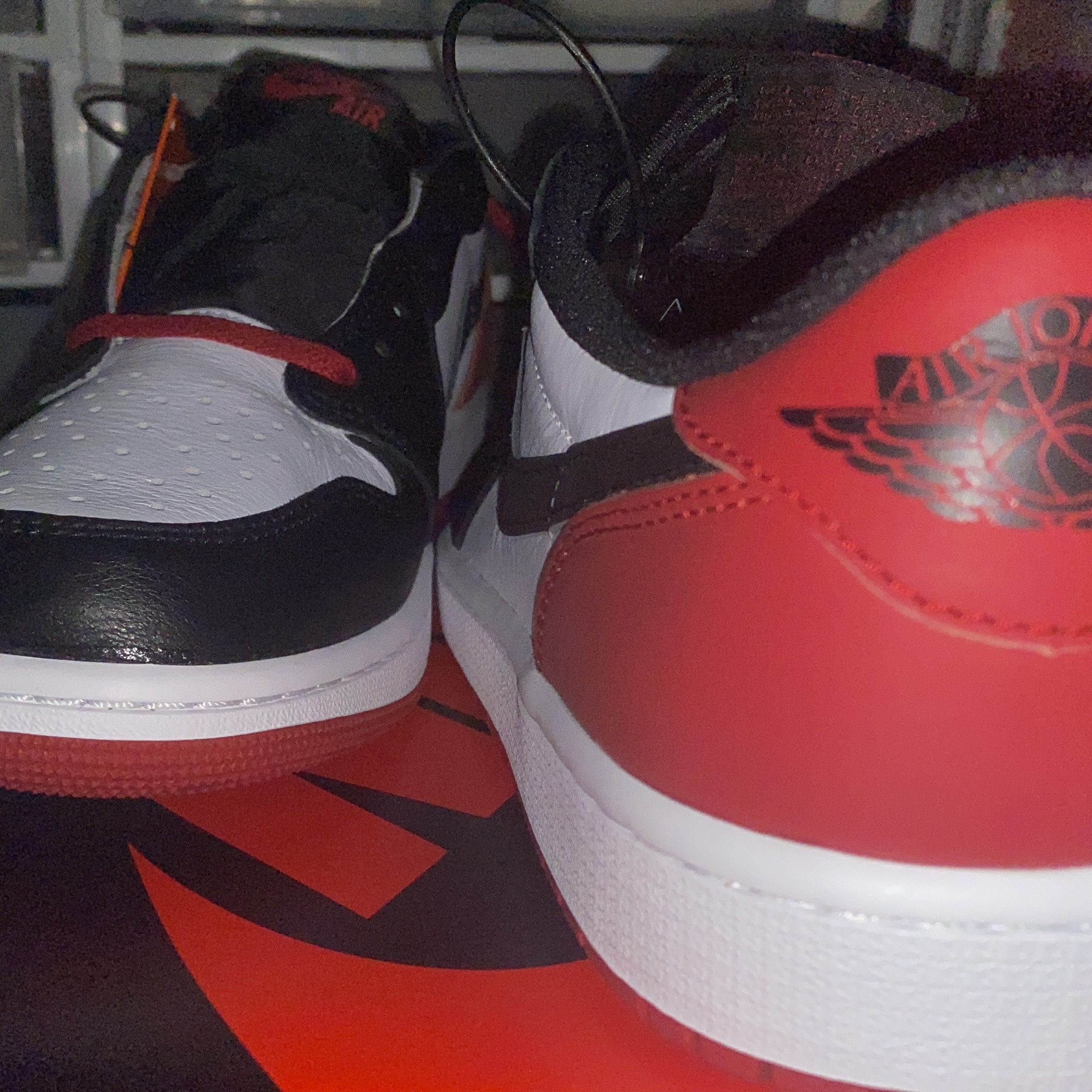 Jordan 1 Retro Low OG Black Toe 착용 스타일 - 3
