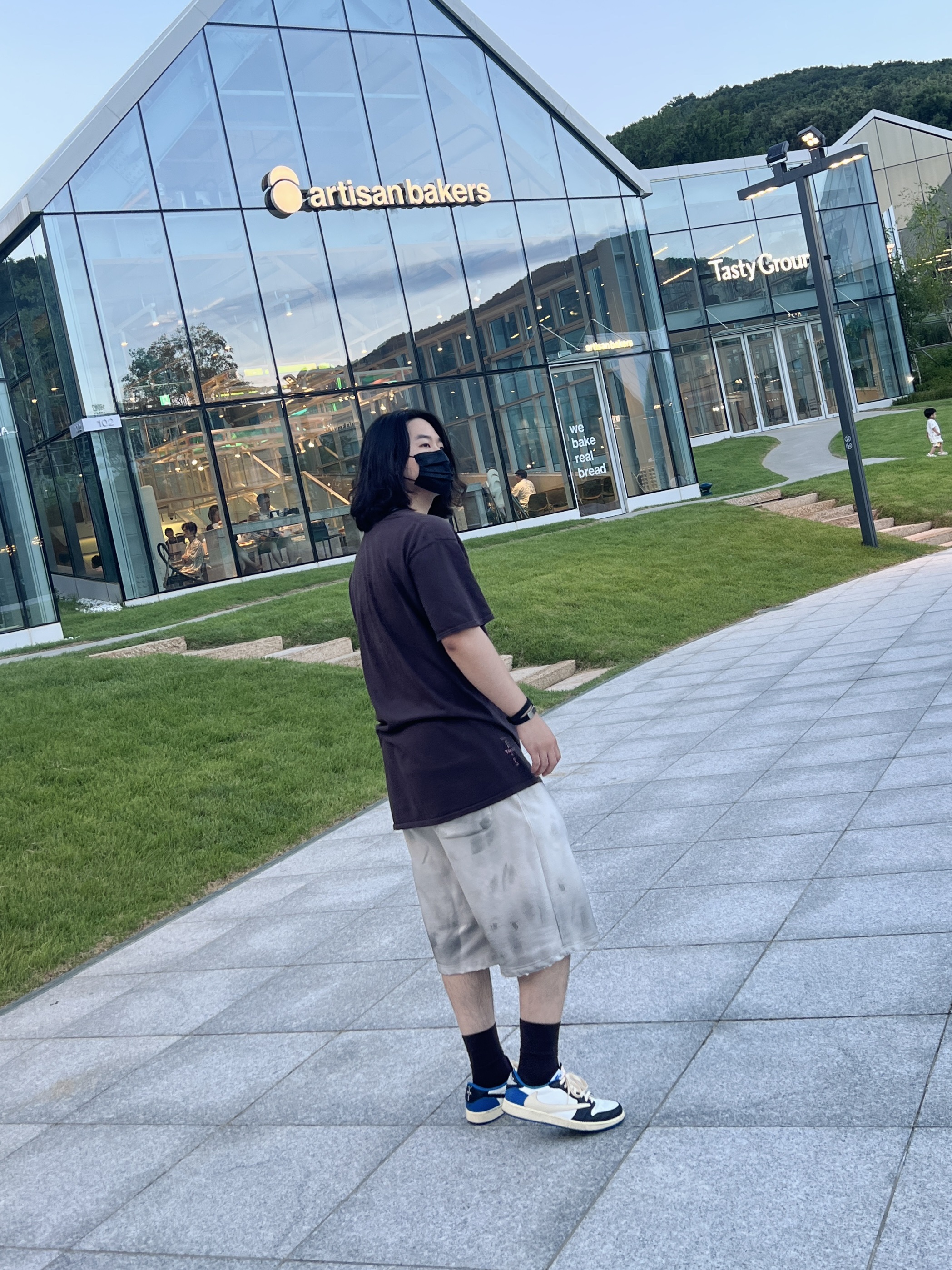 Jordan 1 x Travis Scott x Fragment Retro Low OG SP Military Blue, Project G/R Furious Logo Applique Shorts Grey - 10 Corso Como Exclusive 착용 스타일 - 2