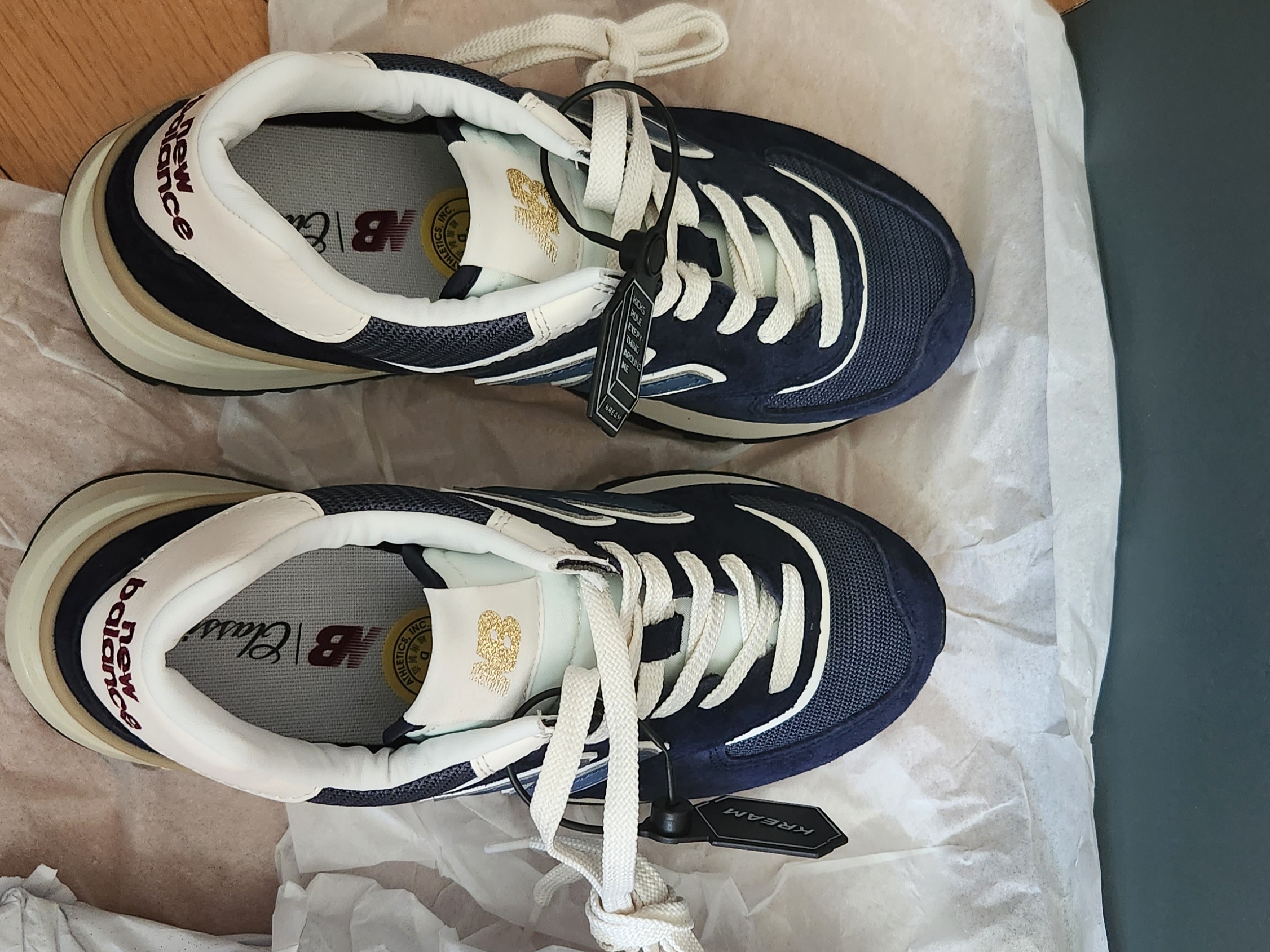 New Balance 574 Legacy Navy 착용 스타일
