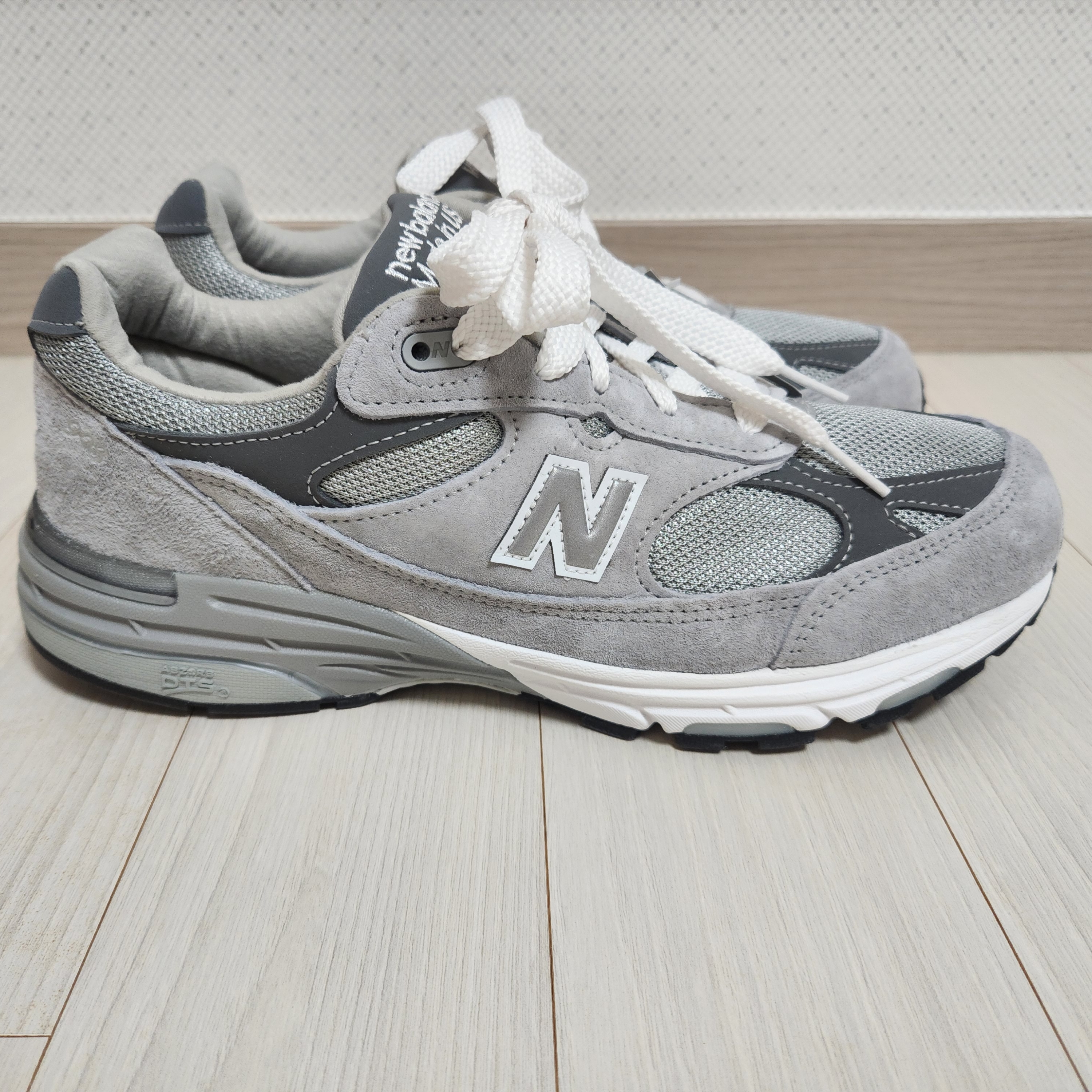 (W) New Balance 993 Made in USA Grey - B Standard 착용 스타일 - 1