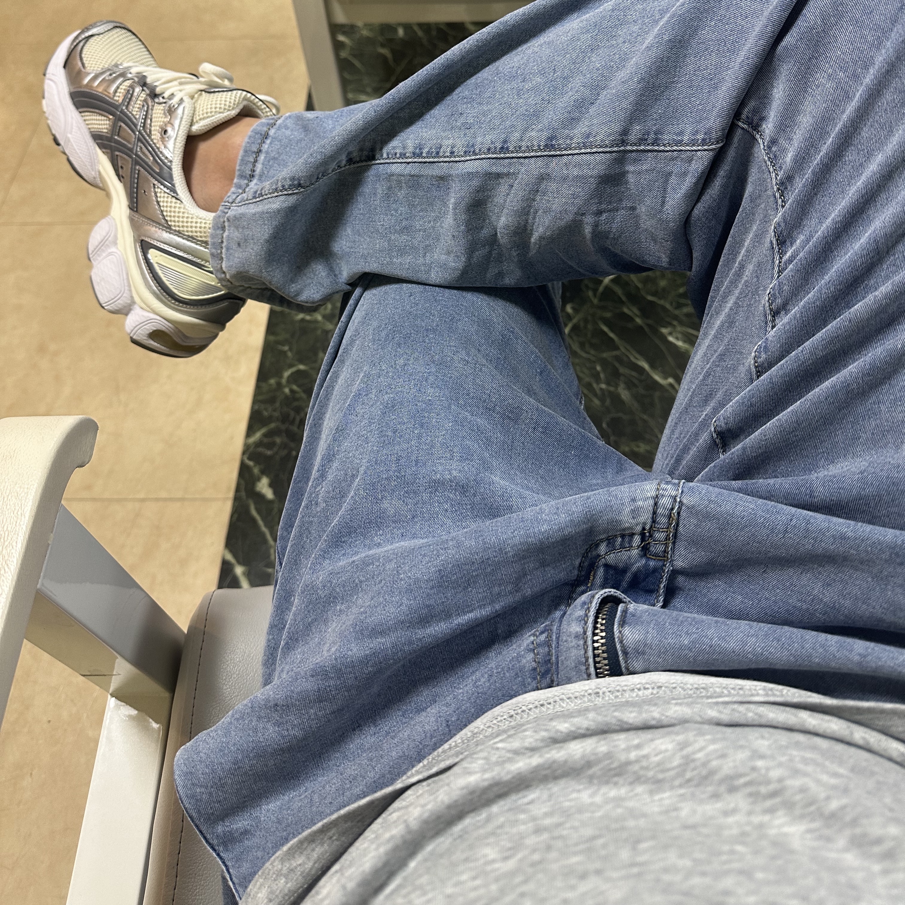 Asics Gel-Nimbus 9 Pure Silver Metropolis 착용 스타일
