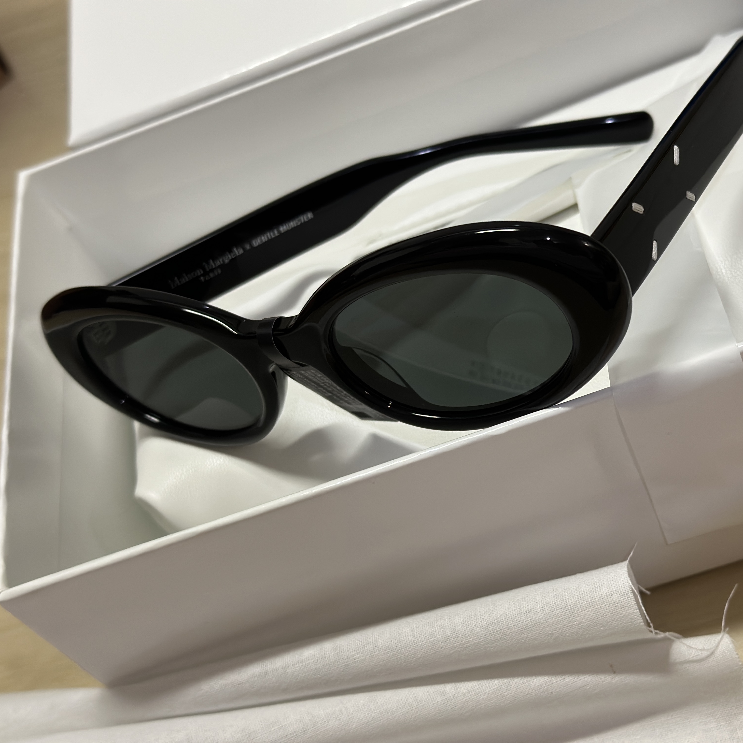 Gentle Monster x Maison Margiela MM005 Black Black 착용 스타일 - 2