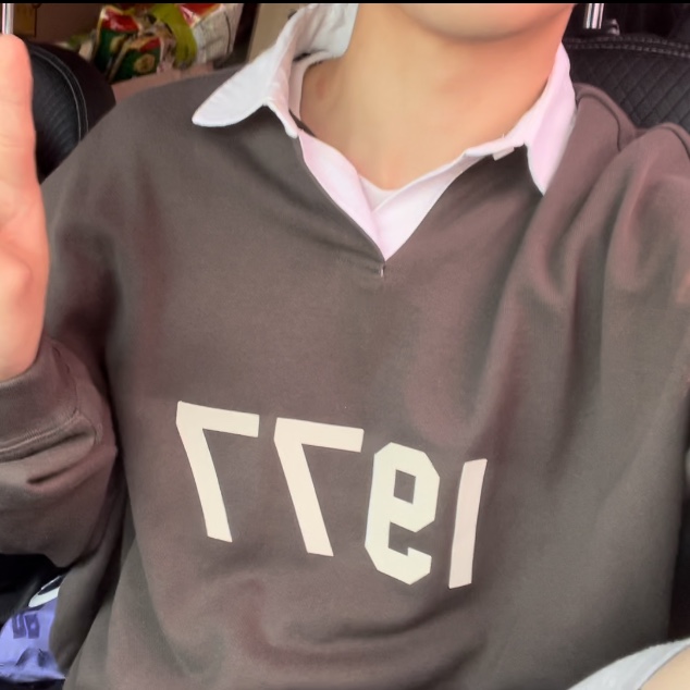Essentials 1977 Henley Rugby Long Sleeve Polo Off Black - 22FW 착용 스타일