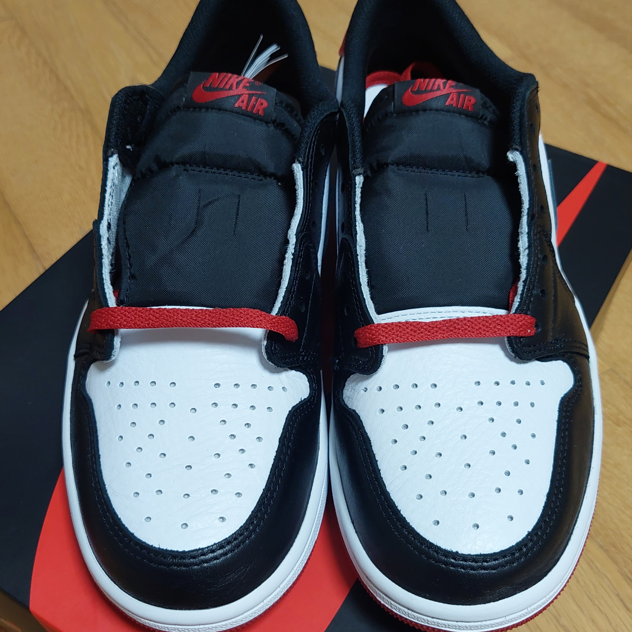 Jordan 1 Retro Low OG Black Toe 착용 스타일 - 2
