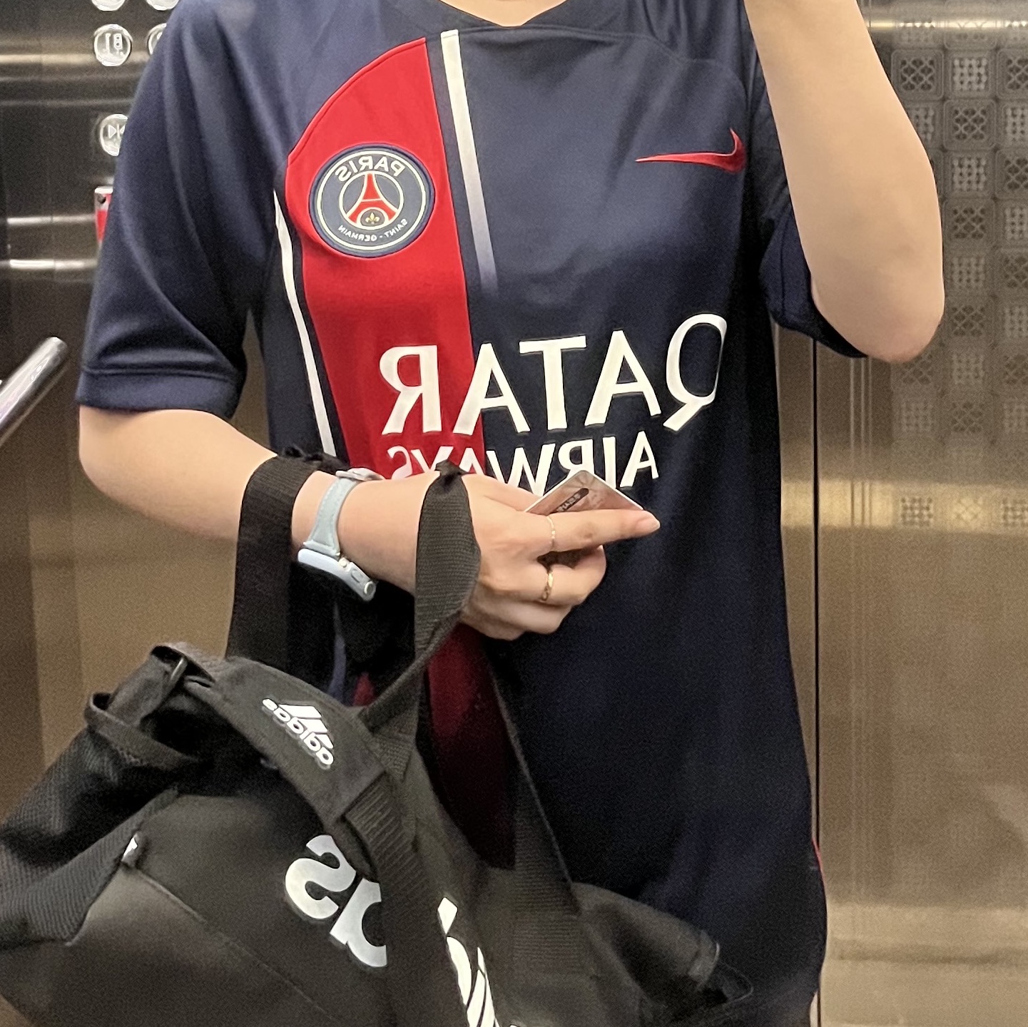 Nike Paris Saint-Germain 2023/24 Dri-Fit Stadium Home Jersey Midnight Navy (Non Marking Ver.) 착용 스타일 - 3